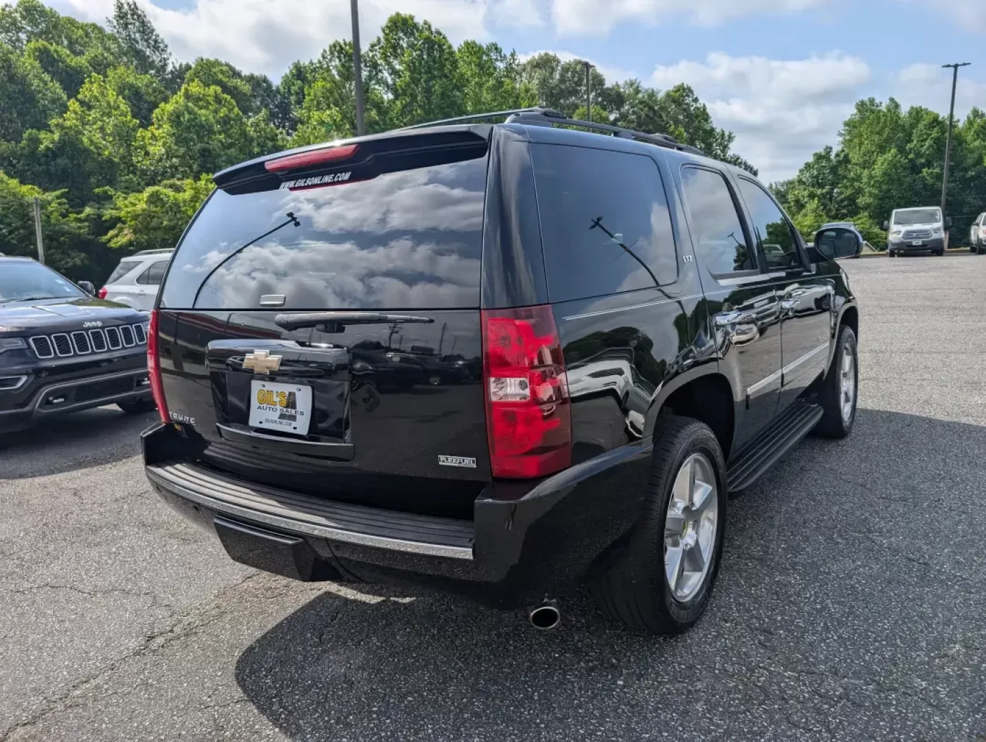2009 /Light Cashmere/Dark Cashmere Chevrolet Tahoe LTZ (1GNFC33009R) with an Gas/Ethanol V8 5.3L/323 engine, 6-Speed Automatic w/OD transmission, located at 3959 U.S. 80 W, Phenix City, AL, 36870, (334) 297-4885, 32.469296, -85.135185 - 2009 Chevrolet Tahoe LTZ - Photo#4
