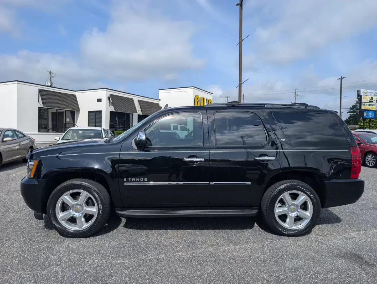 2009 /Light Cashmere/Dark Cashmere Chevrolet Tahoe LTZ (1GNFC33009R) with an Gas/Ethanol V8 5.3L/323 engine, 6-Speed Automatic w/OD transmission, located at 3959 U.S. 80 W, Phenix City, AL, 36870, (334) 297-4885, 32.469296, -85.135185 - 2009 Chevrolet Tahoe LTZ - Photo#7