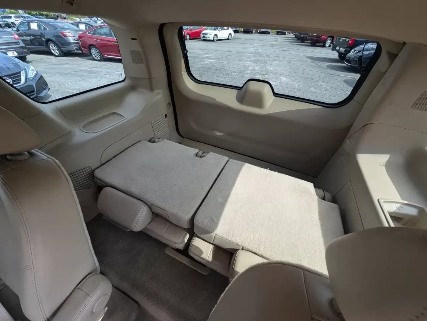 2009 /Light Cashmere/Dark Cashmere Chevrolet Tahoe LTZ (1GNFC33009R) with an Gas/Ethanol V8 5.3L/323 engine, 6-Speed Automatic w/OD transmission, located at 3959 U.S. 80 W, Phenix City, AL, 36870, (334) 297-4885, 32.469296, -85.135185 - 2009 Chevrolet Tahoe LTZ - Photo#11
