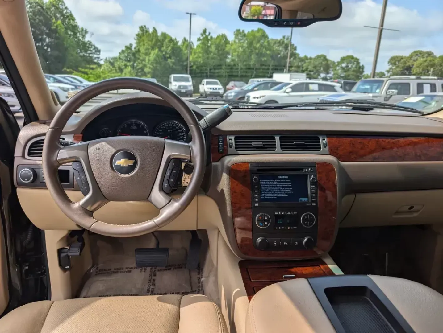 2009 /Light Cashmere/Dark Cashmere Chevrolet Tahoe LTZ (1GNFC33009R) with an Gas/Ethanol V8 5.3L/323 engine, 6-Speed Automatic w/OD transmission, located at 3959 U.S. 80 W, Phenix City, AL, 36870, (334) 297-4885, 32.469296, -85.135185 - 2009 Chevrolet Tahoe LTZ - Photo#12