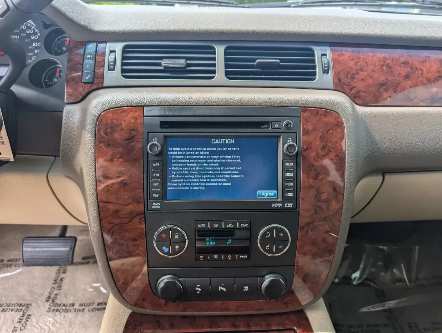 2009 /Light Cashmere/Dark Cashmere Chevrolet Tahoe LTZ (1GNFC33009R) with an Gas/Ethanol V8 5.3L/323 engine, 6-Speed Automatic w/OD transmission, located at 3959 U.S. 80 W, Phenix City, AL, 36870, (334) 297-4885, 32.469296, -85.135185 - 2009 Chevrolet Tahoe LTZ - Photo#14