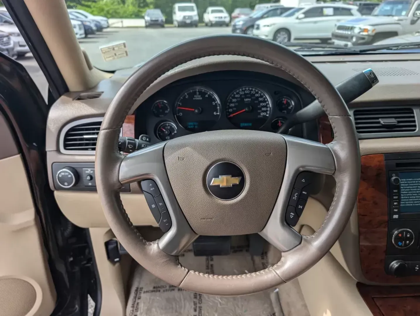 2009 /Light Cashmere/Dark Cashmere Chevrolet Tahoe LTZ (1GNFC33009R) with an Gas/Ethanol V8 5.3L/323 engine, 6-Speed Automatic w/OD transmission, located at 3959 U.S. 80 W, Phenix City, AL, 36870, (334) 297-4885, 32.469296, -85.135185 - 2009 Chevrolet Tahoe LTZ - Photo#15