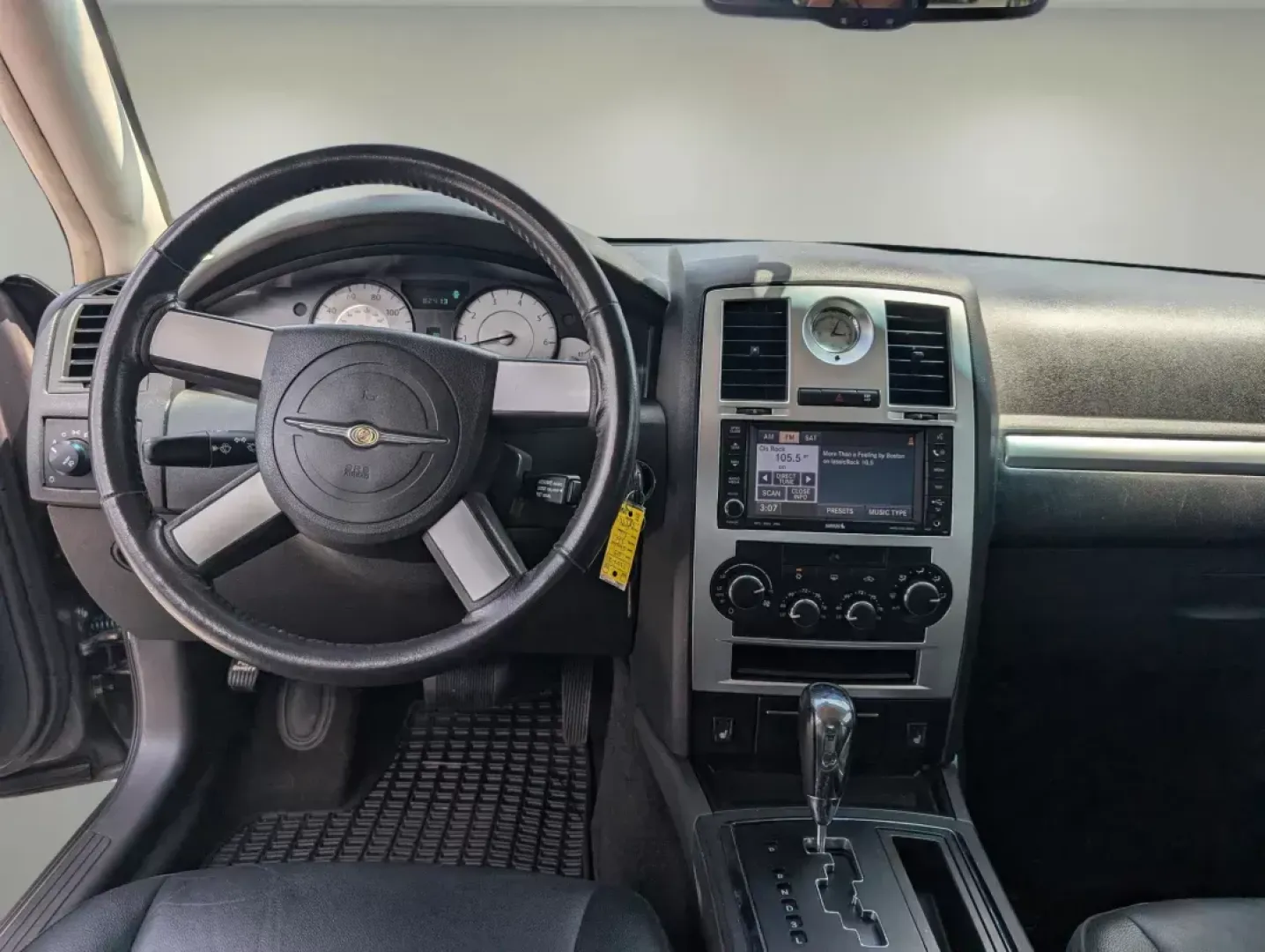 2009 /Dark slate gray Chrysler 300 Touring (2C3KA53V69H) with an Gas V6 3.5L/214 engine, 4-Speed Automatic transmission, located at 3959 U.S. 80 W, Phenix City, AL, 36870, (334) 297-4885, 32.469296, -85.135185 - Welcome to a new chapter in your driving experience! Whether you're navigating the bustling streets of Phenix City or embarking on a weekend getaway, the 2009 Chrysler 300 Touring is the perfect vehicle for those seeking a blend of comfort, style, and reliability. With its deep Dark Titanium Metalli - Photo#11
