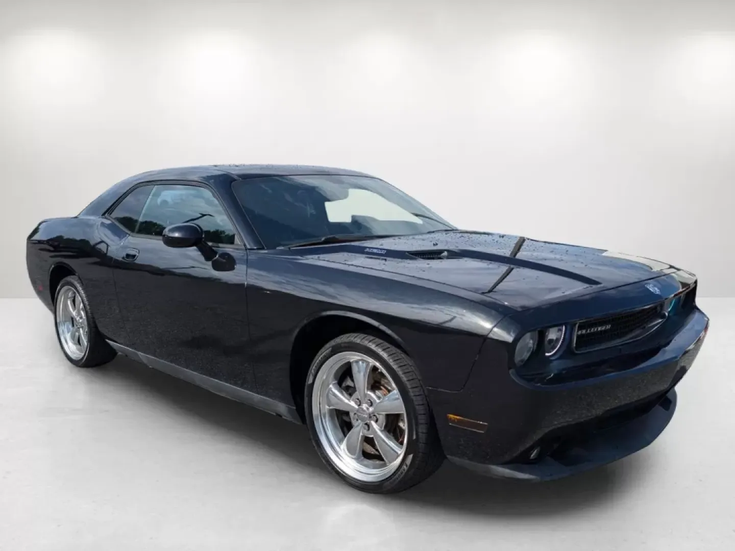 2009 /Dark Slate Gray Dodge Challenger R/T (2B3LJ54T59H) with an Other engine, located at 804 22nd Ave, Phenix City, AL, 36870, (334) 297-1860, 32.484749, -85.024475 - **Unleash the Thrill of the Open Road with This 2009 Dodge Challenger R/T at Gils Auto!**<br /> <br /> Are you looking for a vehicle that embodies power, style, and performance? This 2009 Dodge Challenger R/T is the perfect blend of muscle and modernity, making it an ideal choice for driving enthusi - Photo#2