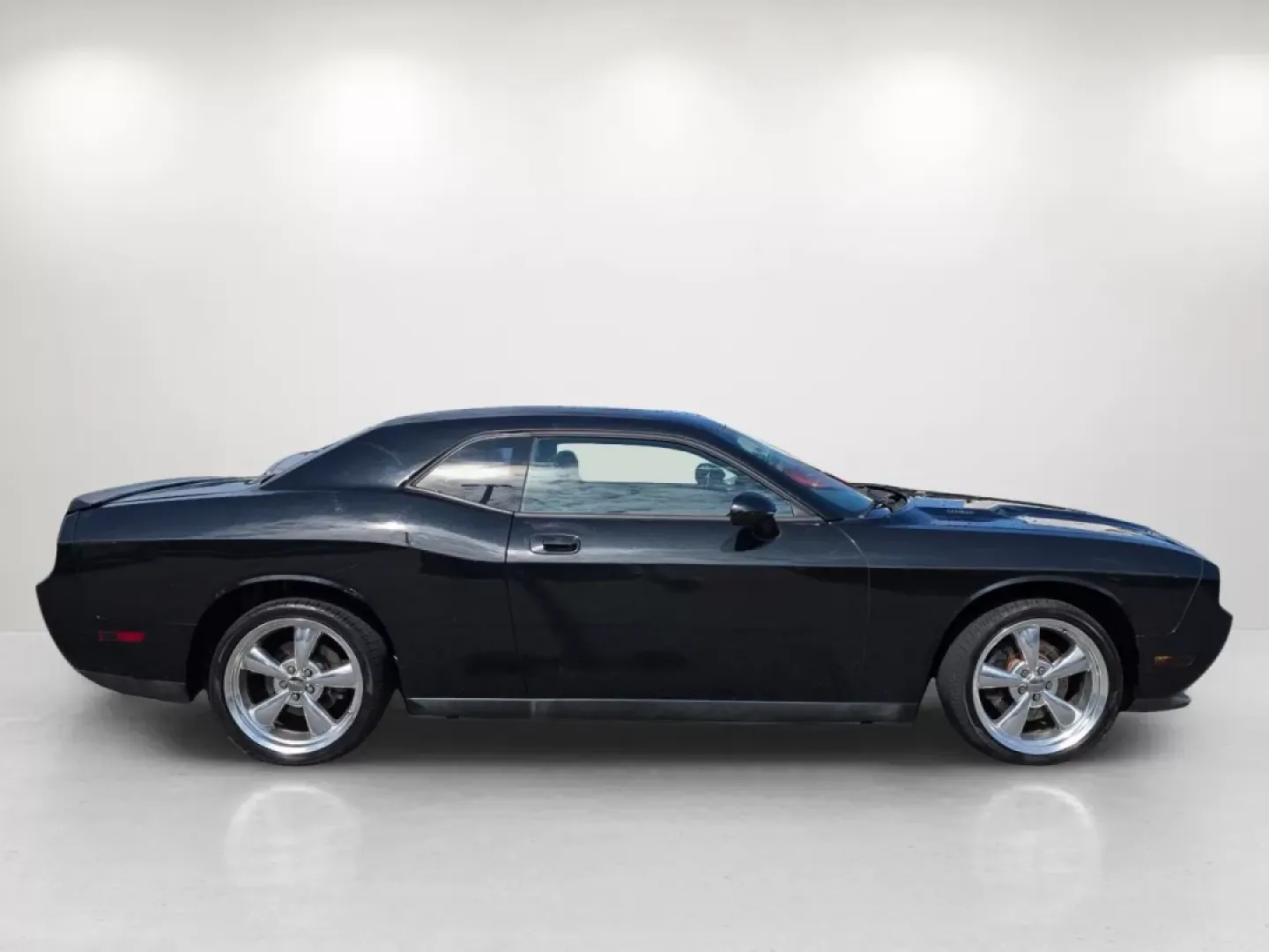 2009 /Dark Slate Gray Dodge Challenger R/T (2B3LJ54T59H) with an Other engine, located at 804 22nd Ave, Phenix City, AL, 36870, (334) 297-1860, 32.484749, -85.024475 - **Unleash the Thrill of the Open Road with This 2009 Dodge Challenger R/T at Gils Auto!**<br /> <br /> Are you looking for a vehicle that embodies power, style, and performance? This 2009 Dodge Challenger R/T is the perfect blend of muscle and modernity, making it an ideal choice for driving enthusi - Photo#3