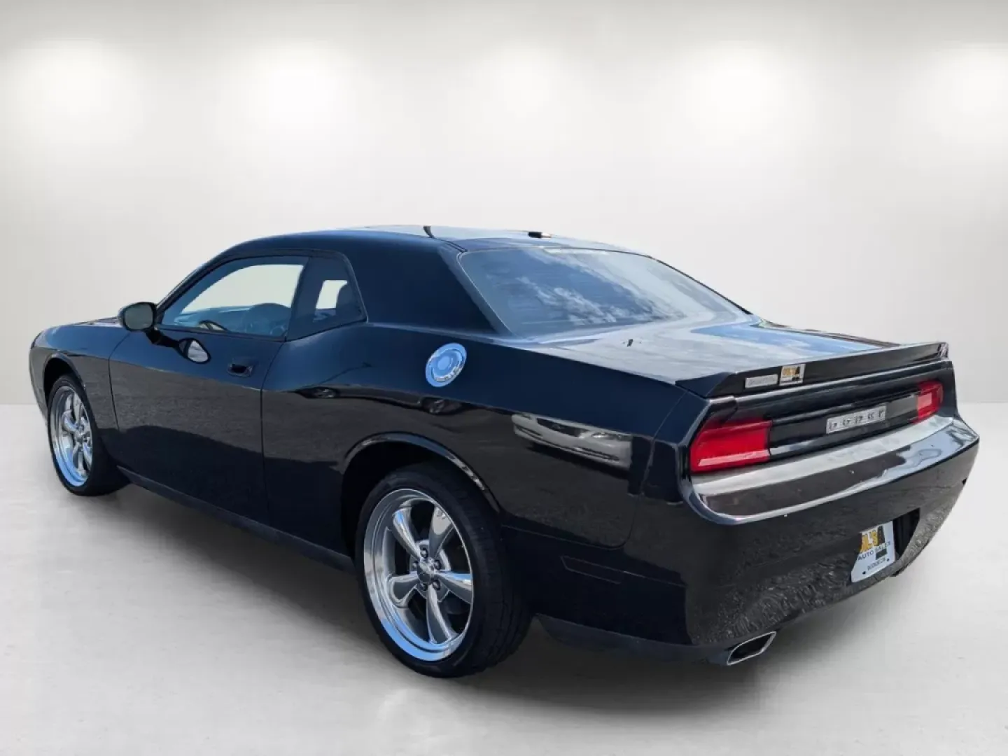 2009 /Dark Slate Gray Dodge Challenger R/T (2B3LJ54T59H) with an Other engine, located at 804 22nd Ave, Phenix City, AL, 36870, (334) 297-1860, 32.484749, -85.024475 - **Unleash the Thrill of the Open Road with This 2009 Dodge Challenger R/T at Gils Auto!**<br /> <br /> Are you looking for a vehicle that embodies power, style, and performance? This 2009 Dodge Challenger R/T is the perfect blend of muscle and modernity, making it an ideal choice for driving enthusi - Photo#6