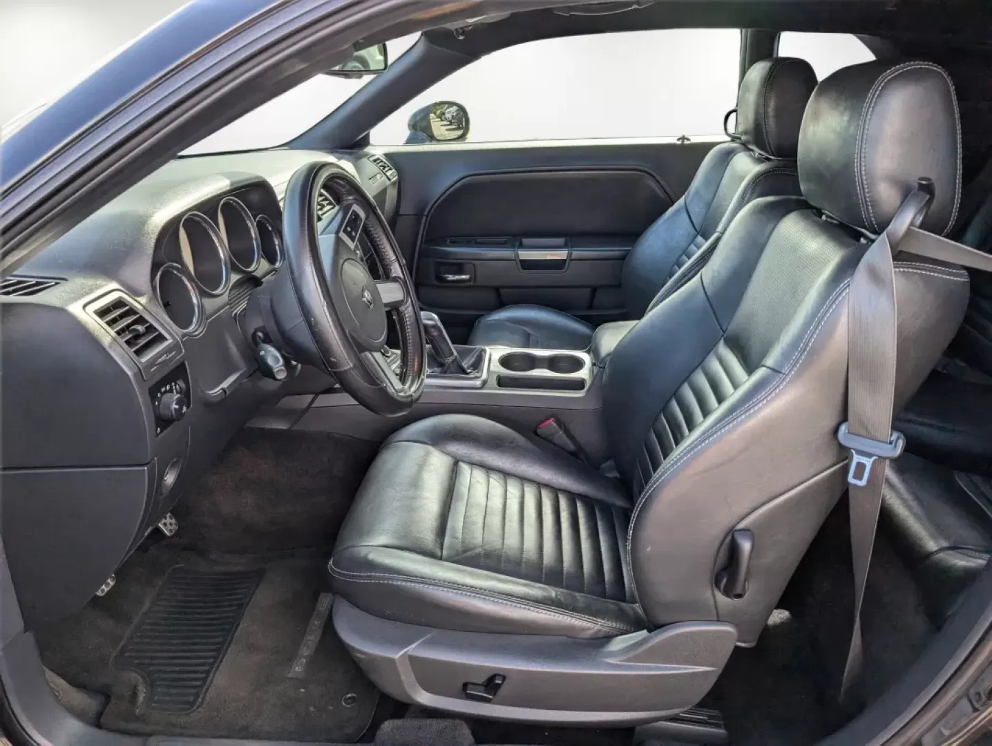 2009 /Dark Slate Gray Dodge Challenger R/T (2B3LJ54T59H) with an Other engine, located at 804 22nd Ave, Phenix City, AL, 36870, (334) 297-1860, 32.484749, -85.024475 - **Unleash the Thrill of the Open Road with This 2009 Dodge Challenger R/T at Gils Auto!**<br /> <br /> Are you looking for a vehicle that embodies power, style, and performance? This 2009 Dodge Challenger R/T is the perfect blend of muscle and modernity, making it an ideal choice for driving enthusi - Photo#9