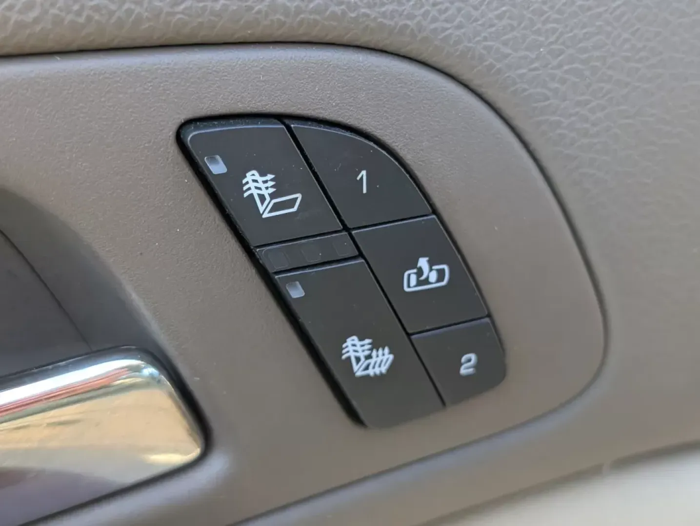 2009 /Very Dark Cashmere/Light Cashmere GMC Sierra 1500 SLT (1GTEC39039Z) with an Other engine, located at 3959 U.S. 80 W, Phenix City, AL, 36870, (334) 297-4885, 32.469296, -85.135185 - **Unleash Adventure with the 2009 GMC Sierra 1500 SLT Perfect for Your Next Journey!**<br /> <br /> If you're looking for a reliable pickup that effortlessly combines style, comfort, and versatility, look no further than the 2009 GMC Sierra 1500 SLT. This extended cab beauty is not just a vehicle; - Photo#9