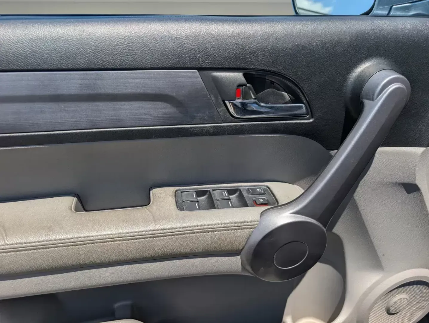 2009 Honda CR-V EX-L (5J6RE387X9L) with an Gas I4 2.4L/144 engine, 5-Speed Automatic transmission, located at 1430 Gateway Drive, Opelika, AL, 36801, (334) 239-0944, 32.637871, -85.409790 - 2009 Honda CR-V EX-L - Photo#8