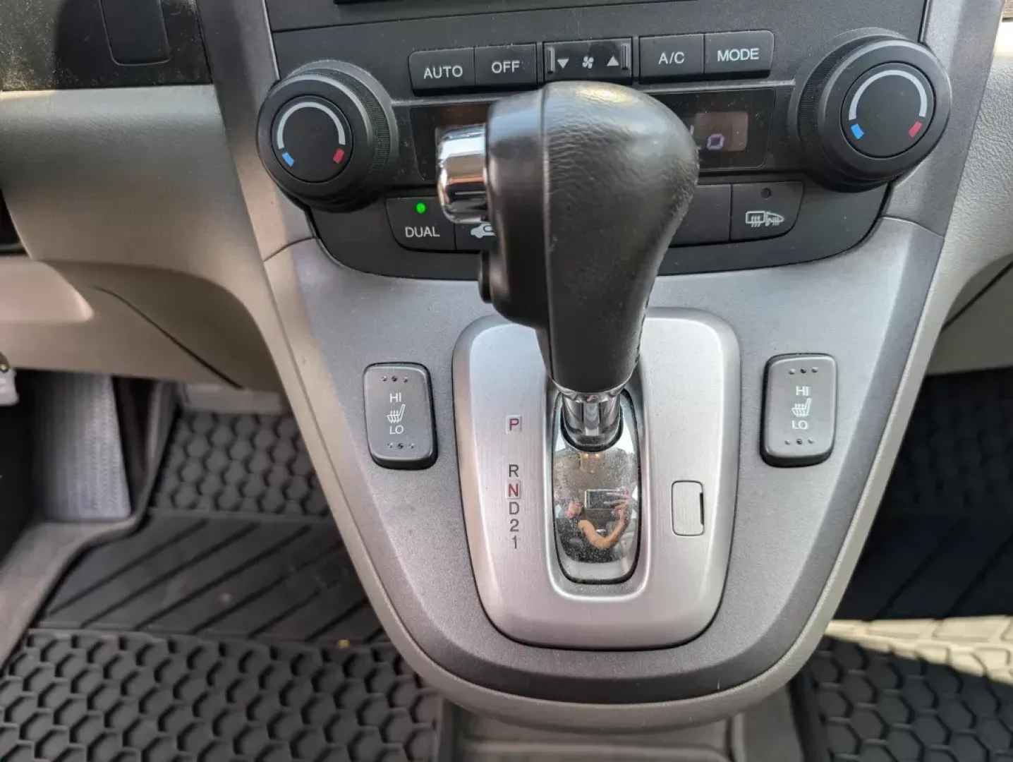 2009 Honda CR-V EX-L (5J6RE387X9L) with an Gas I4 2.4L/144 engine, 5-Speed Automatic transmission, located at 1430 Gateway Drive, Opelika, AL, 36801, (334) 239-0944, 32.637871, -85.409790 - 2009 Honda CR-V EX-L - Photo#13