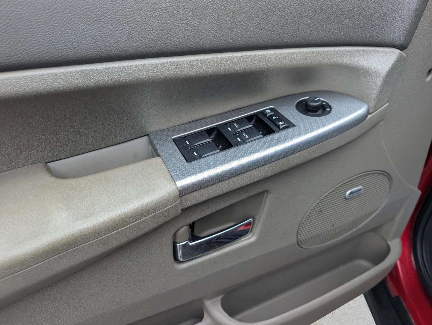 2009 /Khaki Jeep Grand Cherokee Laredo (1J8GS48K59C) with an Gas V6 3.7L/225 engine, 5-Speed Automatic w/OD transmission, located at 7000 Northlake Connector, Columbus, GA, 31904, (706) 987-8085, 32.524975, -84.978134 - 2009 Jeep Grand Cherokee Laredo - Photo#8