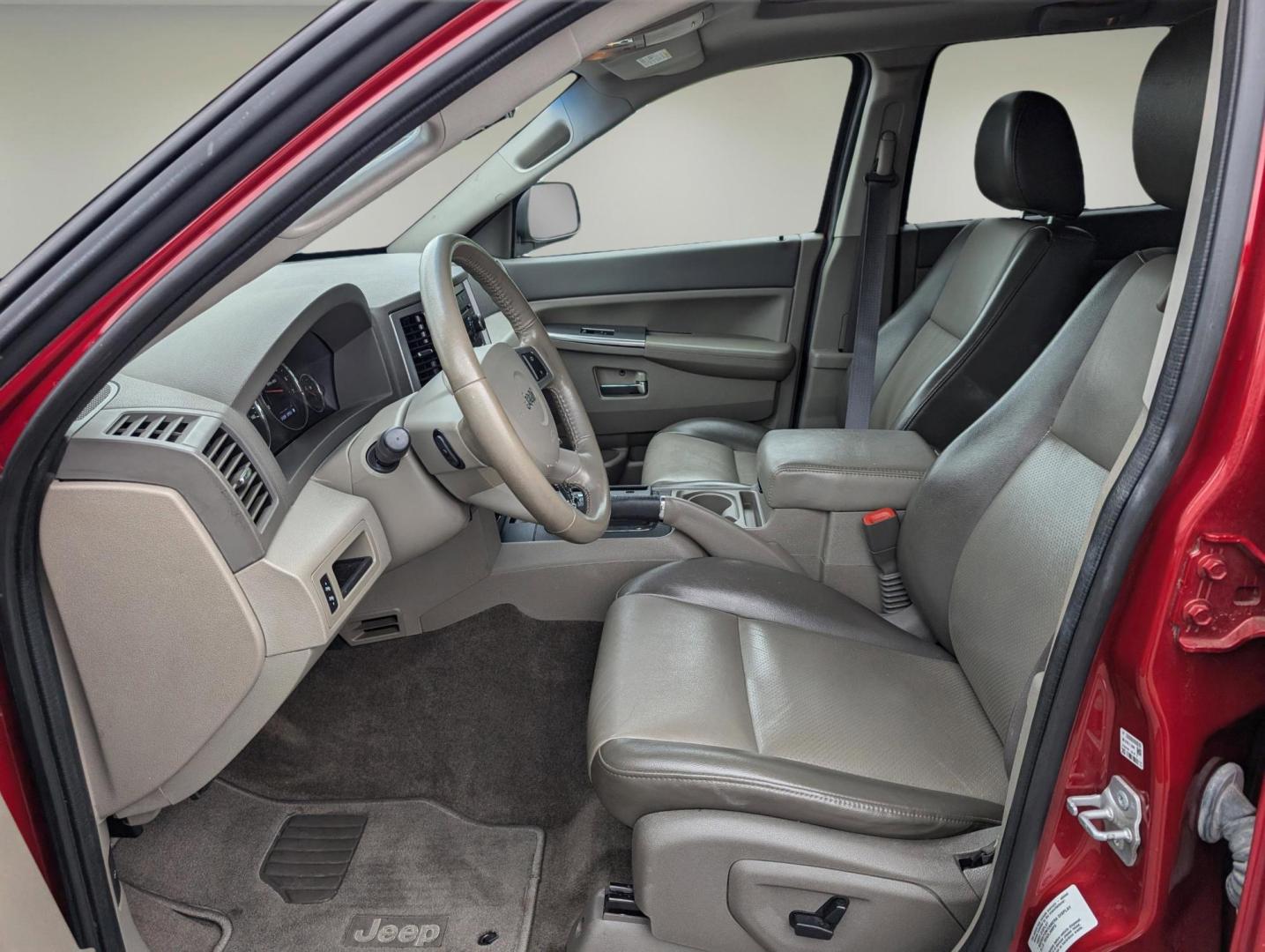 2009 /Khaki Jeep Grand Cherokee Laredo (1J8GS48K59C) with an Gas V6 3.7L/225 engine, 5-Speed Automatic w/OD transmission, located at 7000 Northlake Connector, Columbus, GA, 31904, (706) 987-8085, 32.524975, -84.978134 - 2009 Jeep Grand Cherokee Laredo - Photo#9