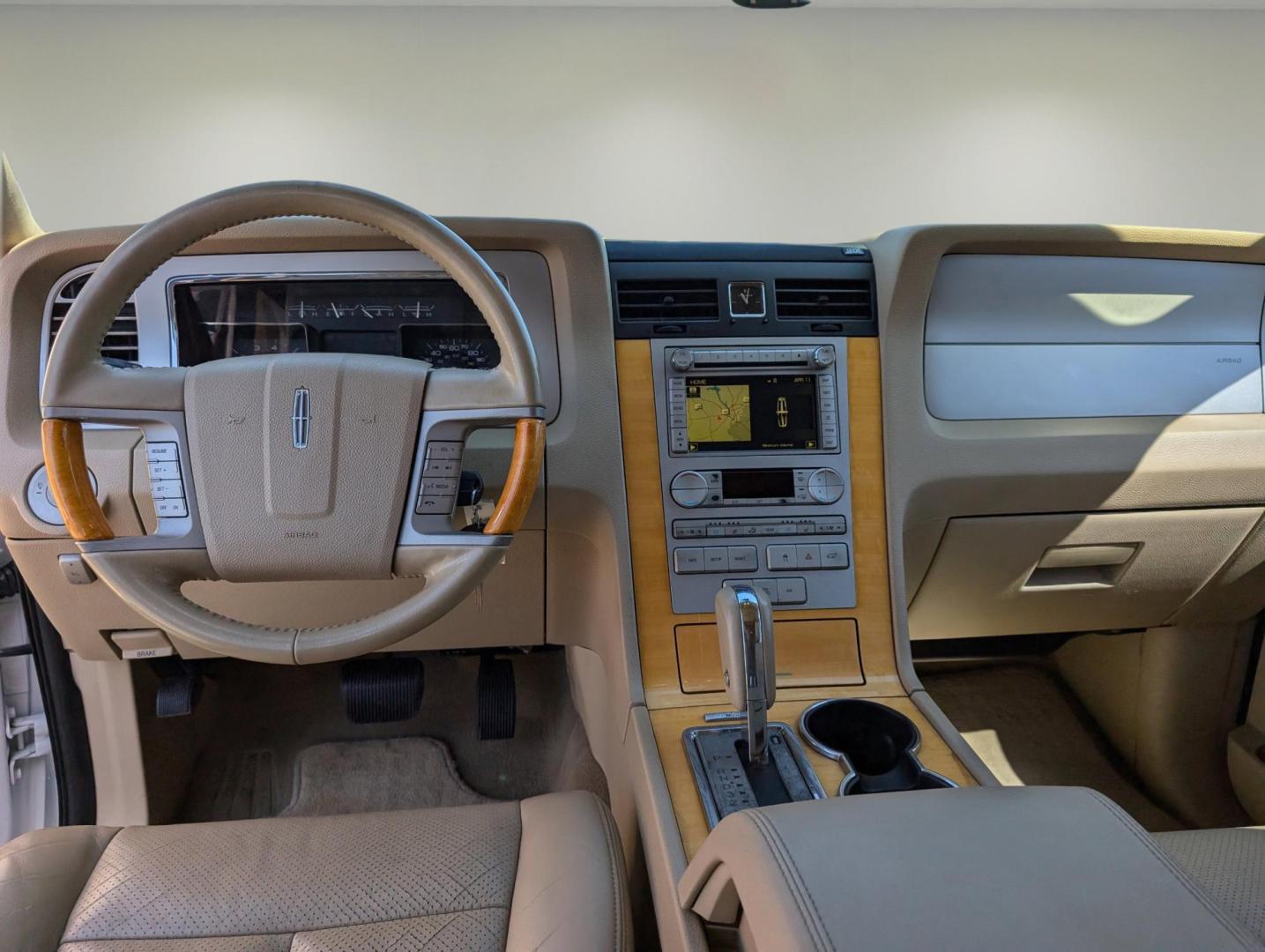 2009 Lincoln Navigator (5LMFU285X9E) with an Gas/Ethanol V8 5.4L/330 engine, 6-Speed Automatic w/OD transmission, located at 3959 U.S. 80 W, Phenix City, AL, 36870, (334) 297-4885, 32.469296, -85.135185 - 2009 Lincoln Navigator - Photo#13
