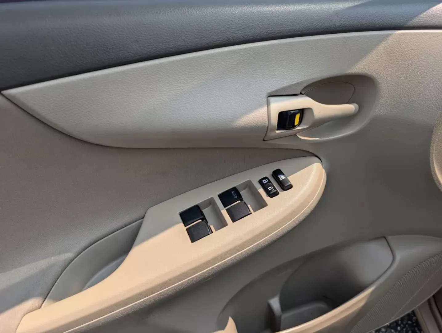 2009 Toyota Corolla LE (1NXBU40E89Z) with an Other engine, located at 1430 Gateway Drive, Opelika, AL, 36801, (334) 239-0944, 32.637871, -85.409790 - **Fuel Your Everyday Adventures with the 2009 Toyota Corolla LE - Perfect for Everyone!**<br /> <br /> If you're seeking a reliable vehicle that effortlessly blends comfort, efficiency, and style, the 2009 Toyota Corolla LE is your perfect match! This compact sedan is ideal for busy professionals, g - Photo#8