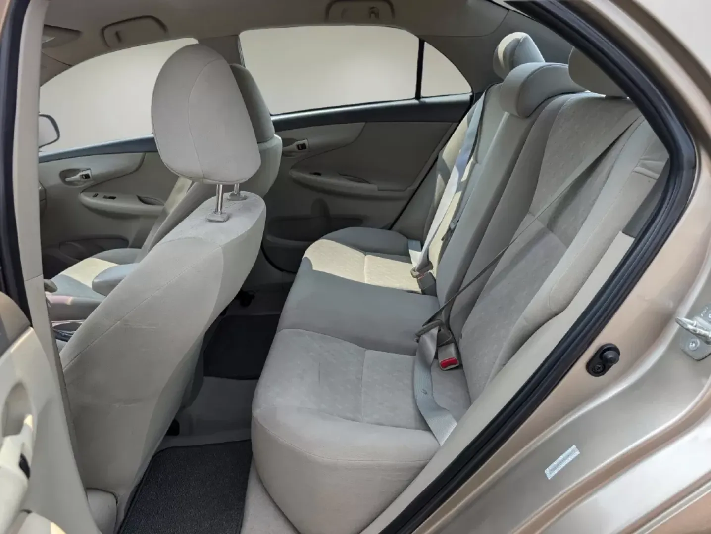2009 Toyota Corolla LE (1NXBU40E89Z) with an Other engine, located at 1430 Gateway Drive, Opelika, AL, 36801, (334) 239-0944, 32.637871, -85.409790 - **Fuel Your Everyday Adventures with the 2009 Toyota Corolla LE - Perfect for Everyone!**<br /> <br /> If you're seeking a reliable vehicle that effortlessly blends comfort, efficiency, and style, the 2009 Toyota Corolla LE is your perfect match! This compact sedan is ideal for busy professionals, g - Photo#10