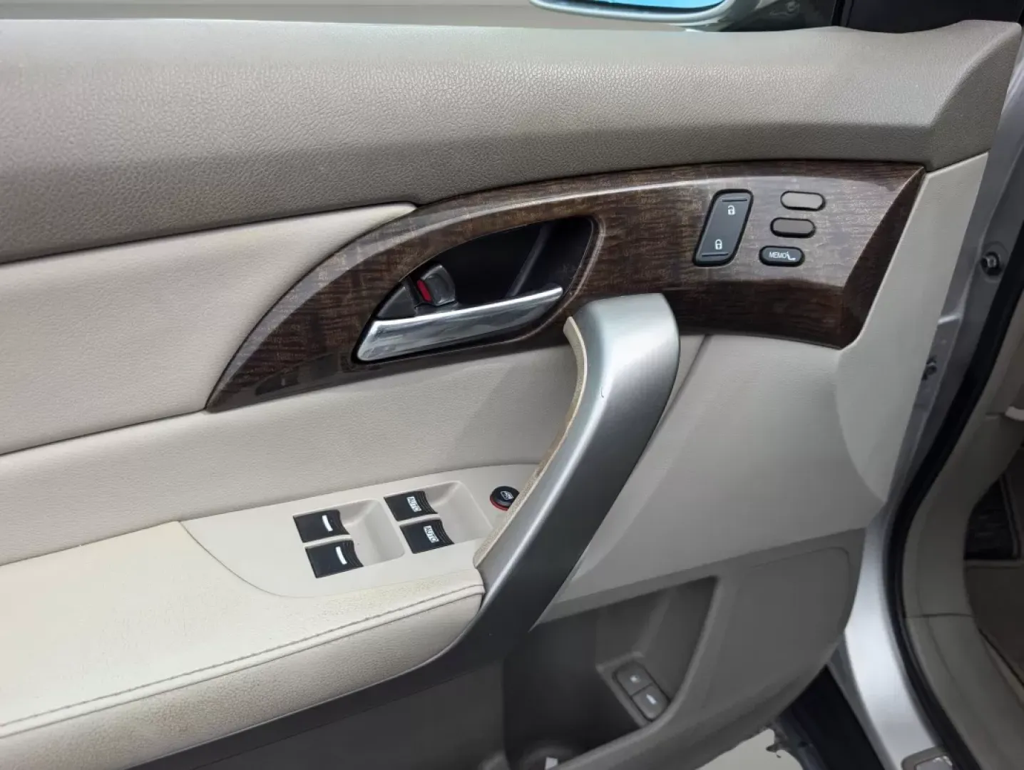 2010 Acura MDX Technology Pkg (2HNYD2H68AH) with an Other engine, located at 804 22nd Ave, Phenix City, AL, 36870, (334) 297-1860, 32.484749, -85.024475 - ### Embrace Adventure with the 2010 Acura MDX at Gils Auto Columbus, GA!<br /> <br /> Are you ready to elevate your family adventures or tackle your daily commute with style and comfort? Look no further than the sleek 2010 Acura MDX, available now at **Gils Auto**, located conveniently at **5115 14 - Photo#8