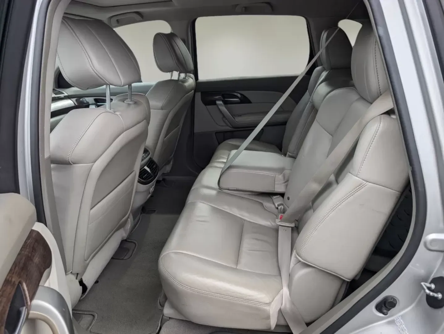 2010 Acura MDX Technology Pkg (2HNYD2H68AH) with an Other engine, located at 804 22nd Ave, Phenix City, AL, 36870, (334) 297-1860, 32.484749, -85.024475 - ### Embrace Adventure with the 2010 Acura MDX at Gils Auto Columbus, GA!<br /> <br /> Are you ready to elevate your family adventures or tackle your daily commute with style and comfort? Look no further than the sleek 2010 Acura MDX, available now at **Gils Auto**, located conveniently at **5115 14 - Photo#10