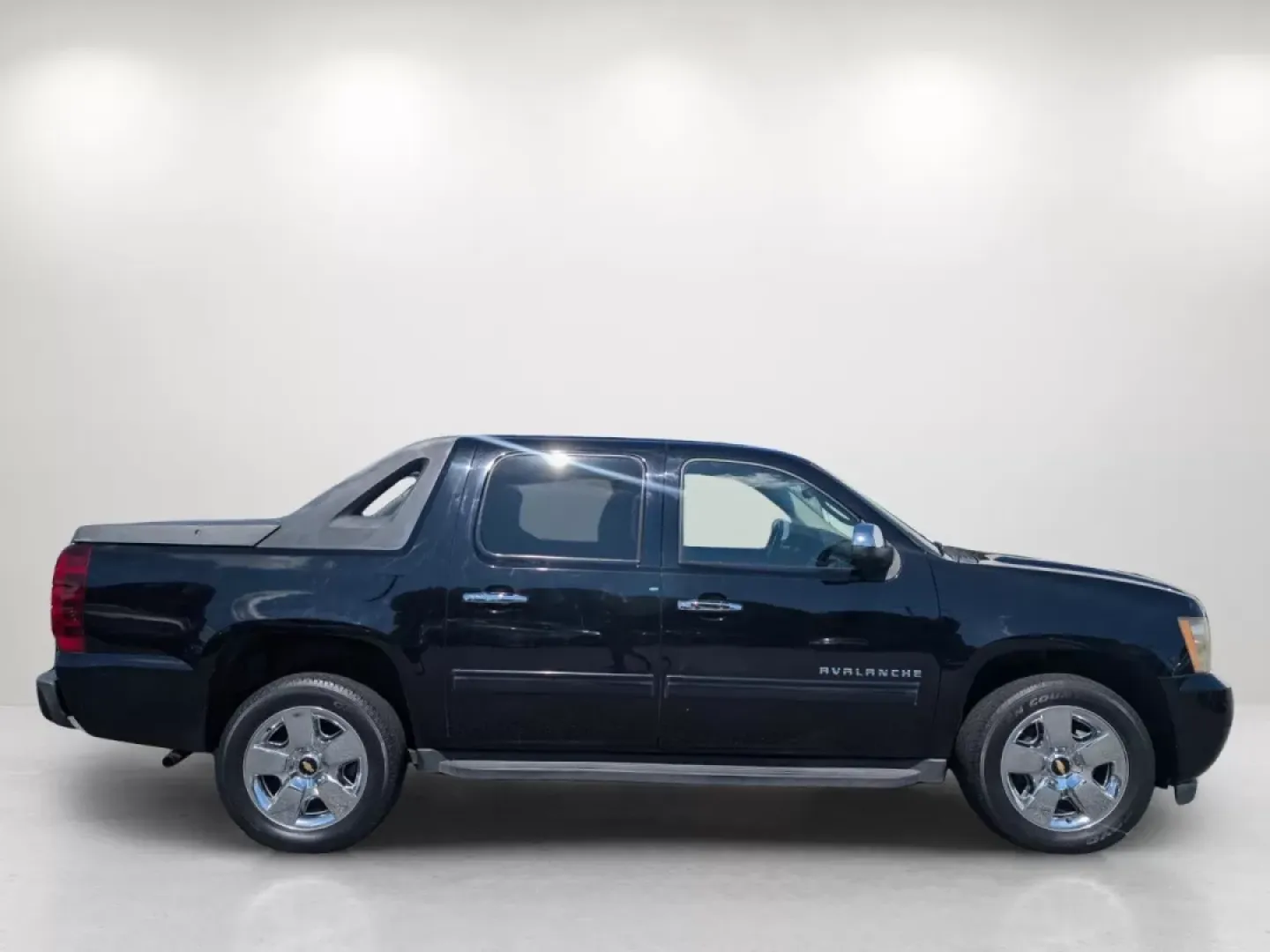 2010 /Ebony Chevrolet Avalanche LS (3GNNCEE00AG) with an Other engine, located at 804 22nd Ave, Phenix City, AL, 36870, (334) 297-1860, 32.484749, -85.024475 - Looking for a reliable pickup that can handle everything from family road trips to weekend adventures? Look no further than the 2010 Chevrolet Avalanche LS, now available at Gils Auto in Phenix City, AL. This versatile crew cab pickup is perfect for growing families, outdoor enthusiasts, and budget- - Photo#3