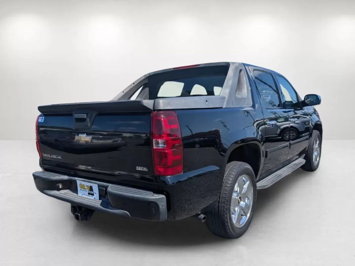 2010 /Ebony Chevrolet Avalanche LS (3GNNCEE00AG) with an Other engine, located at 804 22nd Ave, Phenix City, AL, 36870, (334) 297-1860, 32.484749, -85.024475 - Looking for a reliable pickup that can handle everything from family road trips to weekend adventures? Look no further than the 2010 Chevrolet Avalanche LS, now available at Gils Auto in Phenix City, AL. This versatile crew cab pickup is perfect for growing families, outdoor enthusiasts, and budget- - Photo#4
