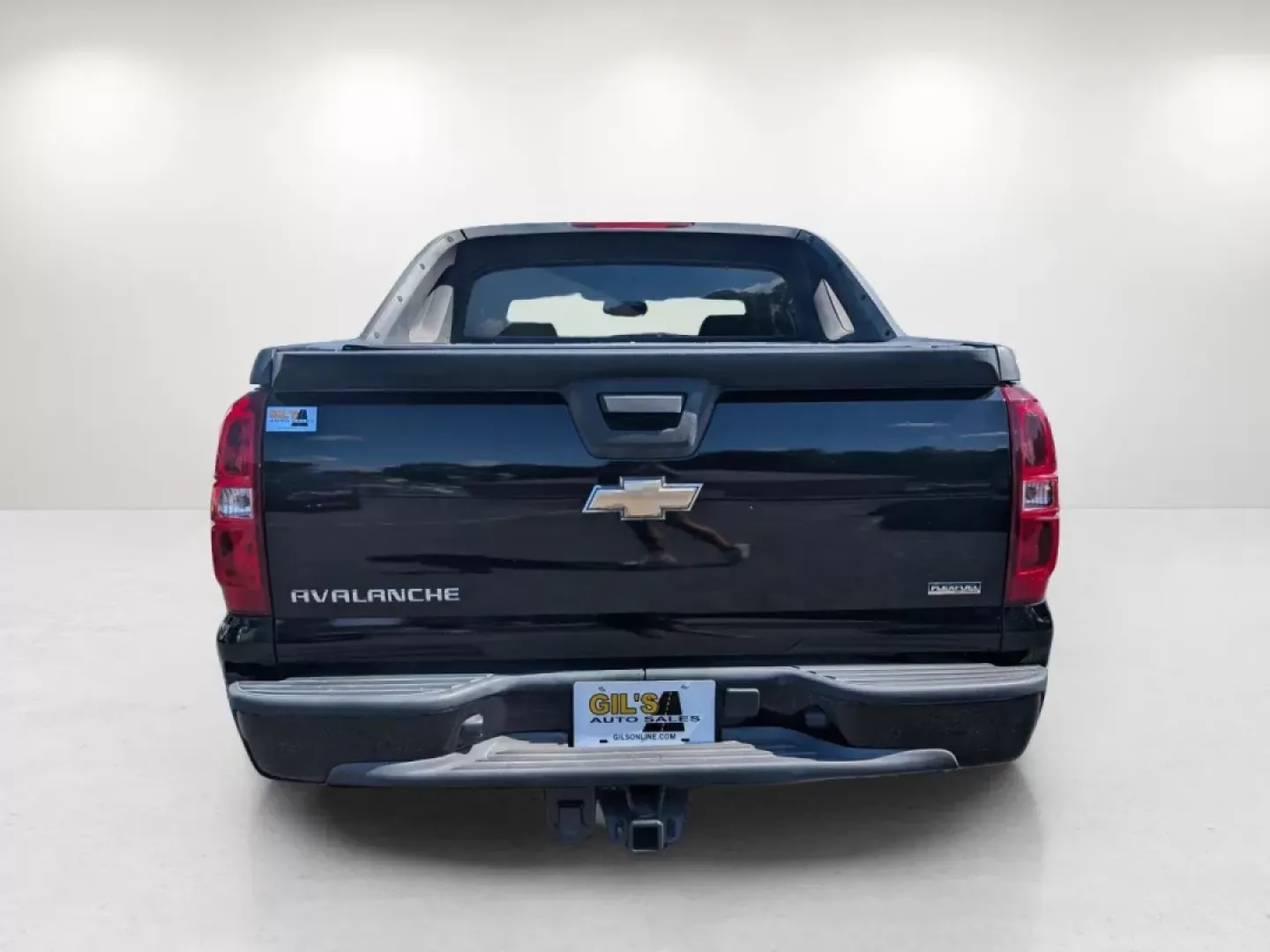 2010 /Ebony Chevrolet Avalanche LS (3GNNCEE00AG) with an Other engine, located at 804 22nd Ave, Phenix City, AL, 36870, (334) 297-1860, 32.484749, -85.024475 - Looking for a reliable pickup that can handle everything from family road trips to weekend adventures? Look no further than the 2010 Chevrolet Avalanche LS, now available at Gils Auto in Phenix City, AL. This versatile crew cab pickup is perfect for growing families, outdoor enthusiasts, and budget- - Photo#5