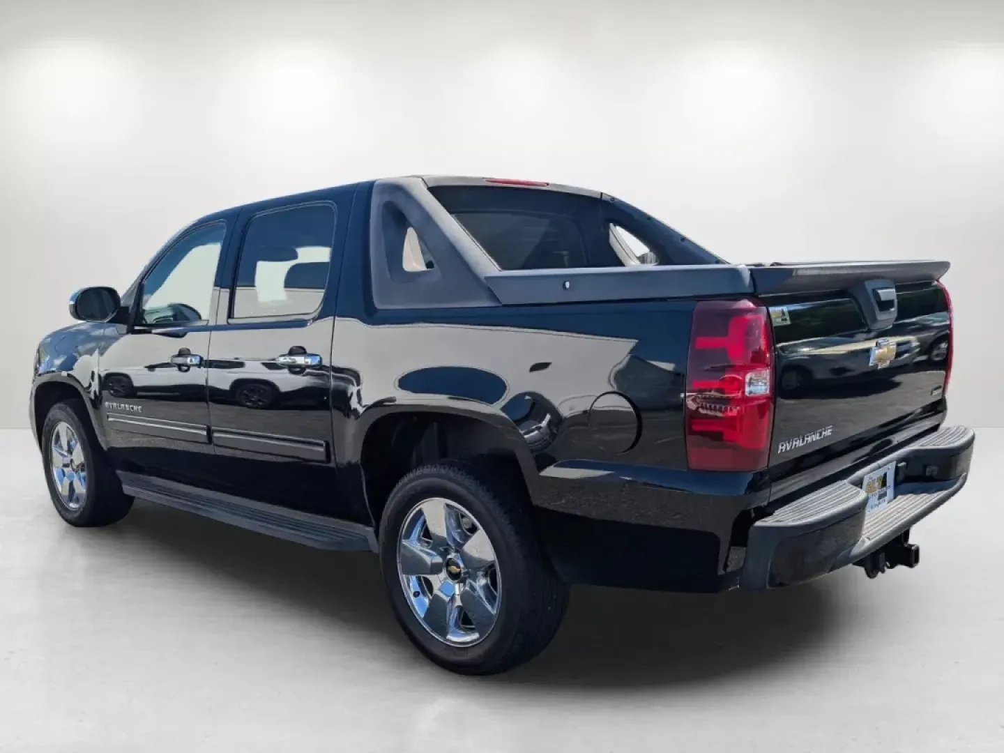 2010 /Ebony Chevrolet Avalanche LS (3GNNCEE00AG) with an Other engine, located at 804 22nd Ave, Phenix City, AL, 36870, (334) 297-1860, 32.484749, -85.024475 - Looking for a reliable pickup that can handle everything from family road trips to weekend adventures? Look no further than the 2010 Chevrolet Avalanche LS, now available at Gils Auto in Phenix City, AL. This versatile crew cab pickup is perfect for growing families, outdoor enthusiasts, and budget- - Photo#6