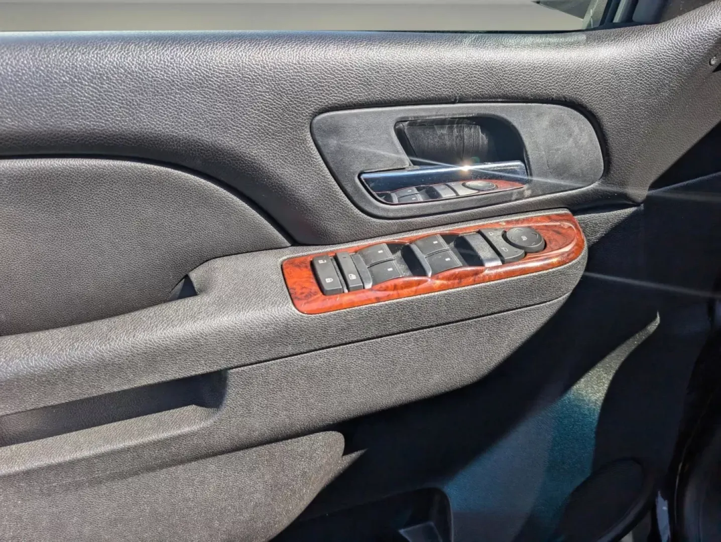 2010 /Ebony Chevrolet Avalanche LS (3GNNCEE00AG) with an Other engine, located at 804 22nd Ave, Phenix City, AL, 36870, (334) 297-1860, 32.484749, -85.024475 - Looking for a reliable pickup that can handle everything from family road trips to weekend adventures? Look no further than the 2010 Chevrolet Avalanche LS, now available at Gils Auto in Phenix City, AL. This versatile crew cab pickup is perfect for growing families, outdoor enthusiasts, and budget- - Photo#8