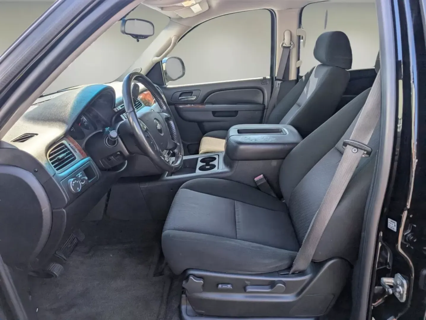 2010 /Ebony Chevrolet Avalanche LS (3GNNCEE00AG) with an Other engine, located at 804 22nd Ave, Phenix City, AL, 36870, (334) 297-1860, 32.484749, -85.024475 - Looking for a reliable pickup that can handle everything from family road trips to weekend adventures? Look no further than the 2010 Chevrolet Avalanche LS, now available at Gils Auto in Phenix City, AL. This versatile crew cab pickup is perfect for growing families, outdoor enthusiasts, and budget- - Photo#9