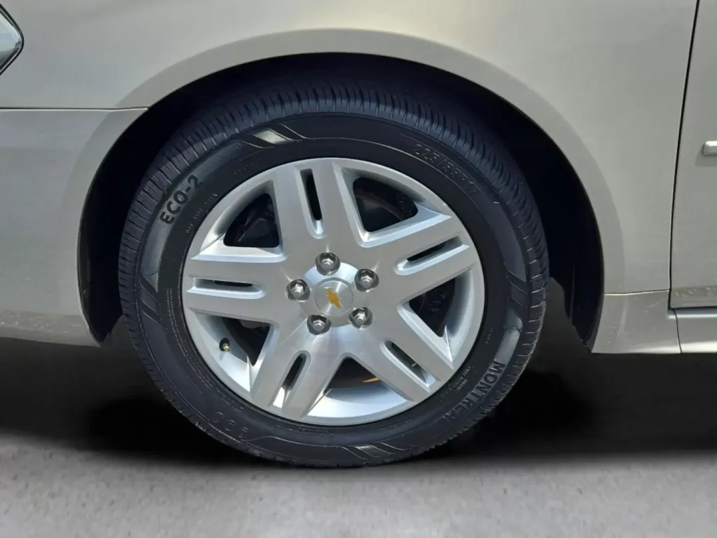 2010 /Neutral Chevrolet Impala LT (2G1WB5EN7A1) with an Other engine, located at 1430 Gateway Drive, Opelika, AL, 36801, (334) 239-0944, 32.637871, -85.409790 - **Discover the Perfect Family Sedan: 2010 Chevrolet Impala LT at Gils Auto in Phenix City, AL**<br /> <br /> Are you searching for a reliable vehicle that offers comfort, space, and style for your family or daily commute? Look no further than this stunning 2010 Chevrolet Impala LT, available now at - Photo#8