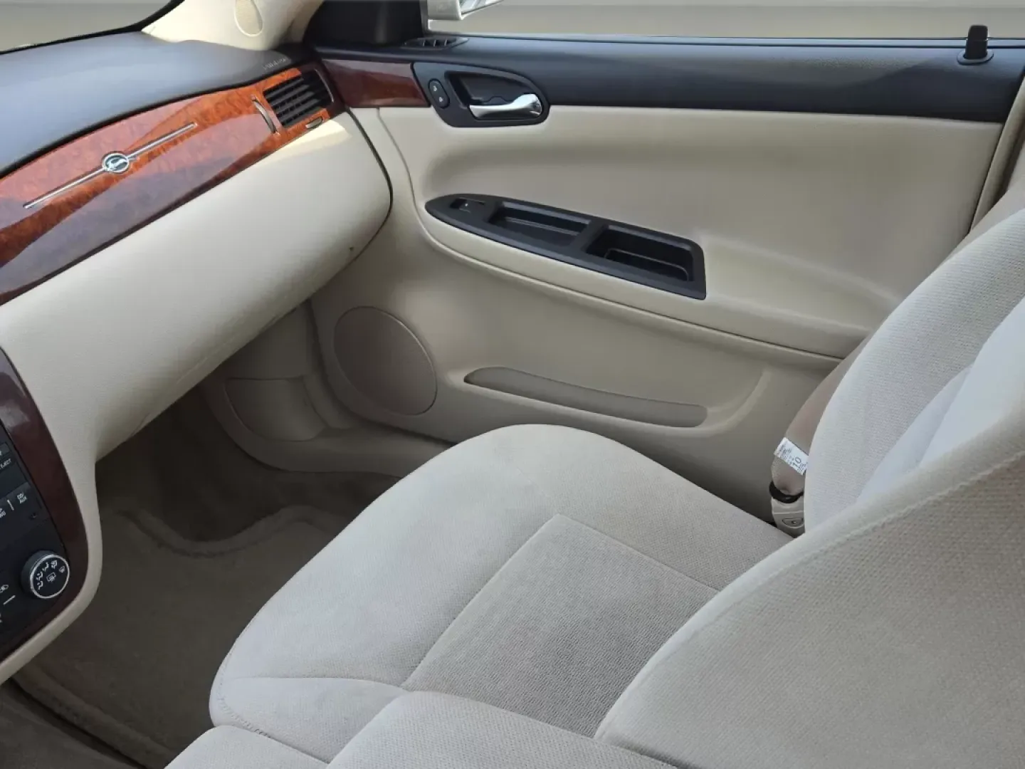 2010 /Neutral Chevrolet Impala LT (2G1WB5EN7A1) with an Other engine, located at 1430 Gateway Drive, Opelika, AL, 36801, (334) 239-0944, 32.637871, -85.409790 - **Discover the Perfect Family Sedan: 2010 Chevrolet Impala LT at Gils Auto in Phenix City, AL**<br /> <br /> Are you searching for a reliable vehicle that offers comfort, space, and style for your family or daily commute? Look no further than this stunning 2010 Chevrolet Impala LT, available now at - Photo#14