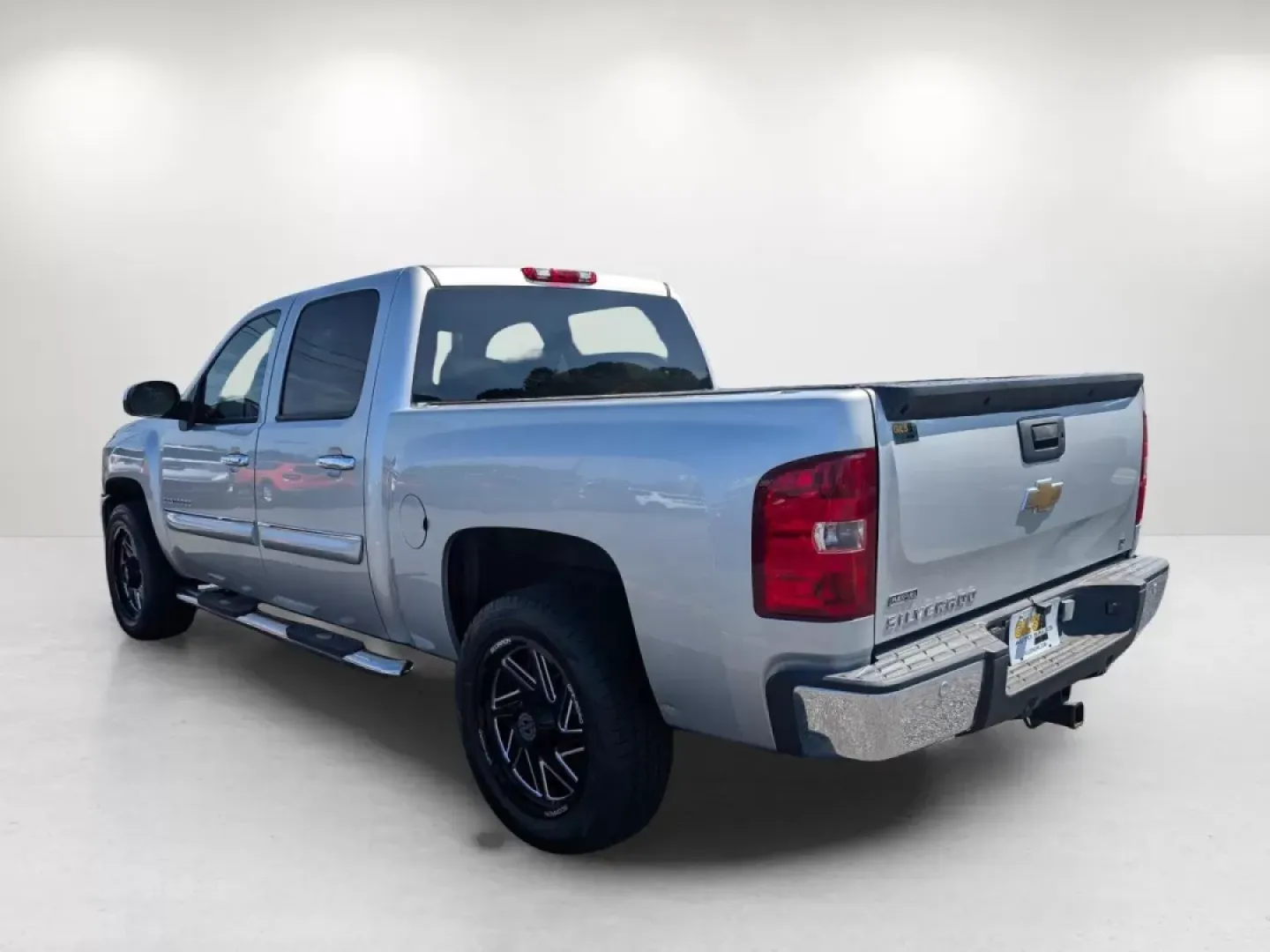 2010 /Light Titanium/Ebony Chevrolet Silverado 1500 LT (3GCRCSE01AG) with an Other engine, located at 3959 U.S. 80 W, Phenix City, AL, 36870, (334) 297-4885, 32.469296, -85.135185 - **Explore New Adventures with the 2010 Chevrolet Silverado 1500 LT at Gils Auto in Phenix City!**<br /> <br /> Are you ready to take your road trips and weekend adventures to the next level? The 2010 Chevrolet Silverado 1500 LT Crew Cab Pickup is the perfect companion for those who crave both reliab - Photo#7