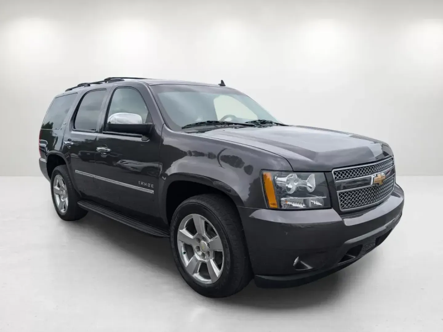 2010 /Ebony Chevrolet Tahoe LTZ (1GNUCCE02AR) with an Gas/Ethanol V8 5.3L/323 engine, 6-Speed Automatic w/OD transmission, located at 5115 14th Ave., Columbus, GA, 31904, (706) 323-0345, 32.511494, -84.971046 - 2010 Chevrolet Tahoe LTZ - Photo#2