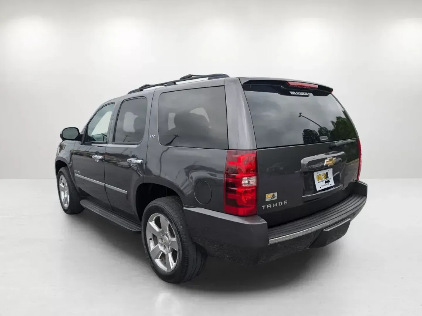 2010 /Ebony Chevrolet Tahoe LTZ (1GNUCCE02AR) with an Gas/Ethanol V8 5.3L/323 engine, 6-Speed Automatic w/OD transmission, located at 5115 14th Ave., Columbus, GA, 31904, (706) 323-0345, 32.511494, -84.971046 - 2010 Chevrolet Tahoe LTZ - Photo#6