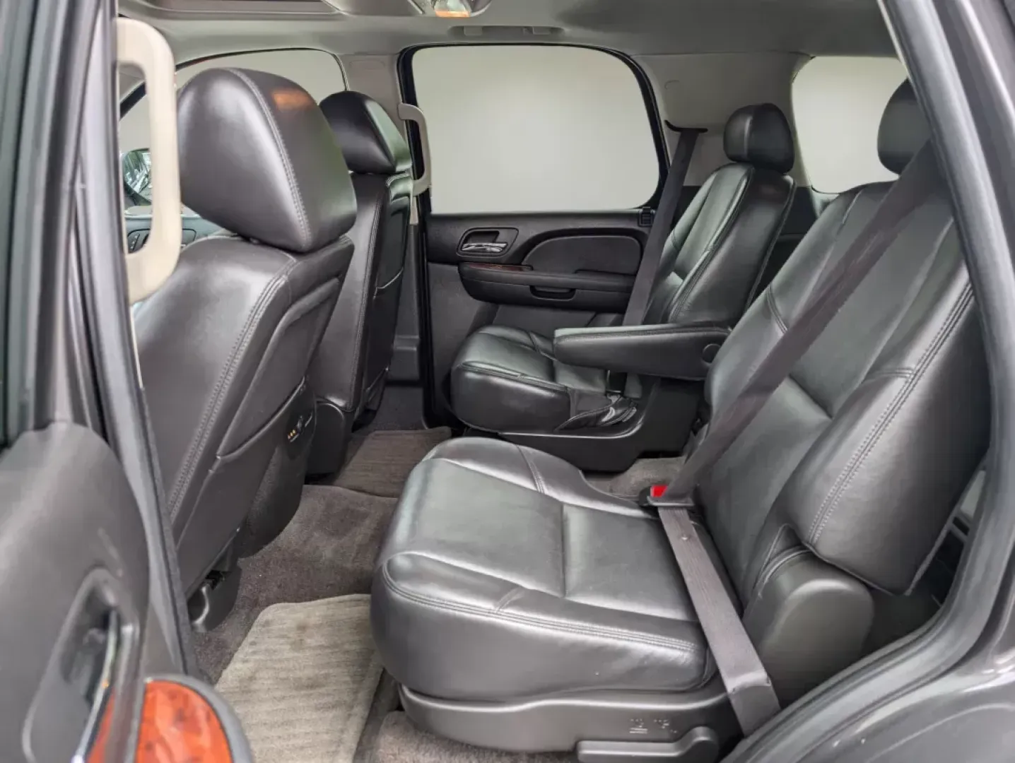 2010 /Ebony Chevrolet Tahoe LTZ (1GNUCCE02AR) with an Gas/Ethanol V8 5.3L/323 engine, 6-Speed Automatic w/OD transmission, located at 5115 14th Ave., Columbus, GA, 31904, (706) 323-0345, 32.511494, -84.971046 - 2010 Chevrolet Tahoe LTZ - Photo#10