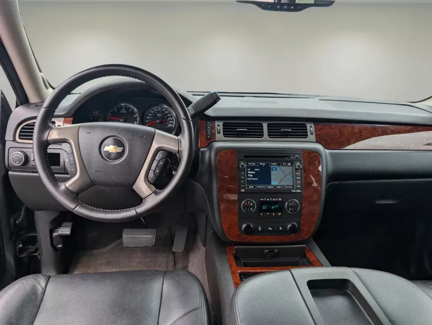 2010 /Ebony Chevrolet Tahoe LTZ (1GNUCCE02AR) with an Gas/Ethanol V8 5.3L/323 engine, 6-Speed Automatic w/OD transmission, located at 5115 14th Ave., Columbus, GA, 31904, (706) 323-0345, 32.511494, -84.971046 - 2010 Chevrolet Tahoe LTZ - Photo#12