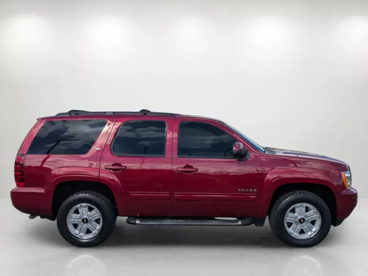 2010 /Ebony Chevrolet Tahoe LT (1GNUKBE04AR) with an Gas/Ethanol V8 5.3L/323 engine, 6-Speed Automatic w/OD transmission, located at 3959 U.S. 80 W, Phenix City, AL, 36870, (334) 297-4885, 32.469296, -85.135185 - 2010 Chevrolet Tahoe LT - Photo#4