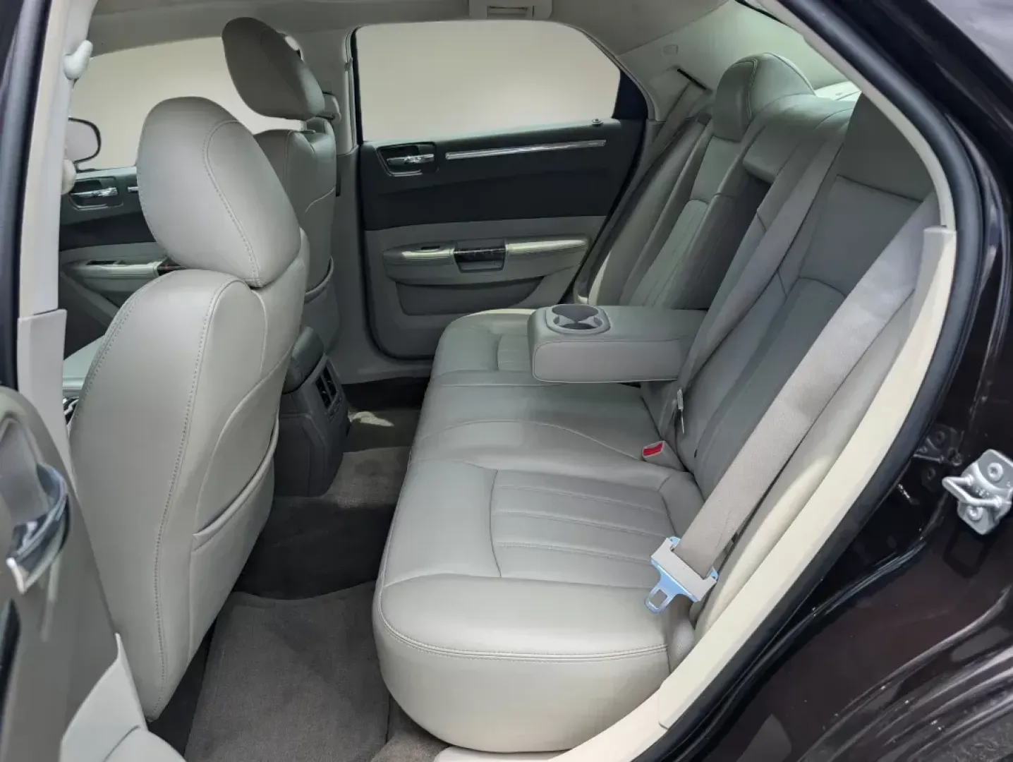 2010 /Dark Khaki/Light Gray Stone Chrysler 300 300C Hemi (2C3CA6CT1AH) with an Other engine, located at 5115 14th Ave., Columbus, GA, 31904, (706) 323-0345, 32.511494, -84.971046 - ### Elevate Your Driving Experience with the 2010 Chrysler 300C Hemi at Gils Auto - Columbus, GA!<br /> <br /> Are you in search of a reliable vehicle that complements your lifestyle, whether it's commuting to work, running errands, or embarking on weekend adventures? Look no further than the stunni - Photo#10