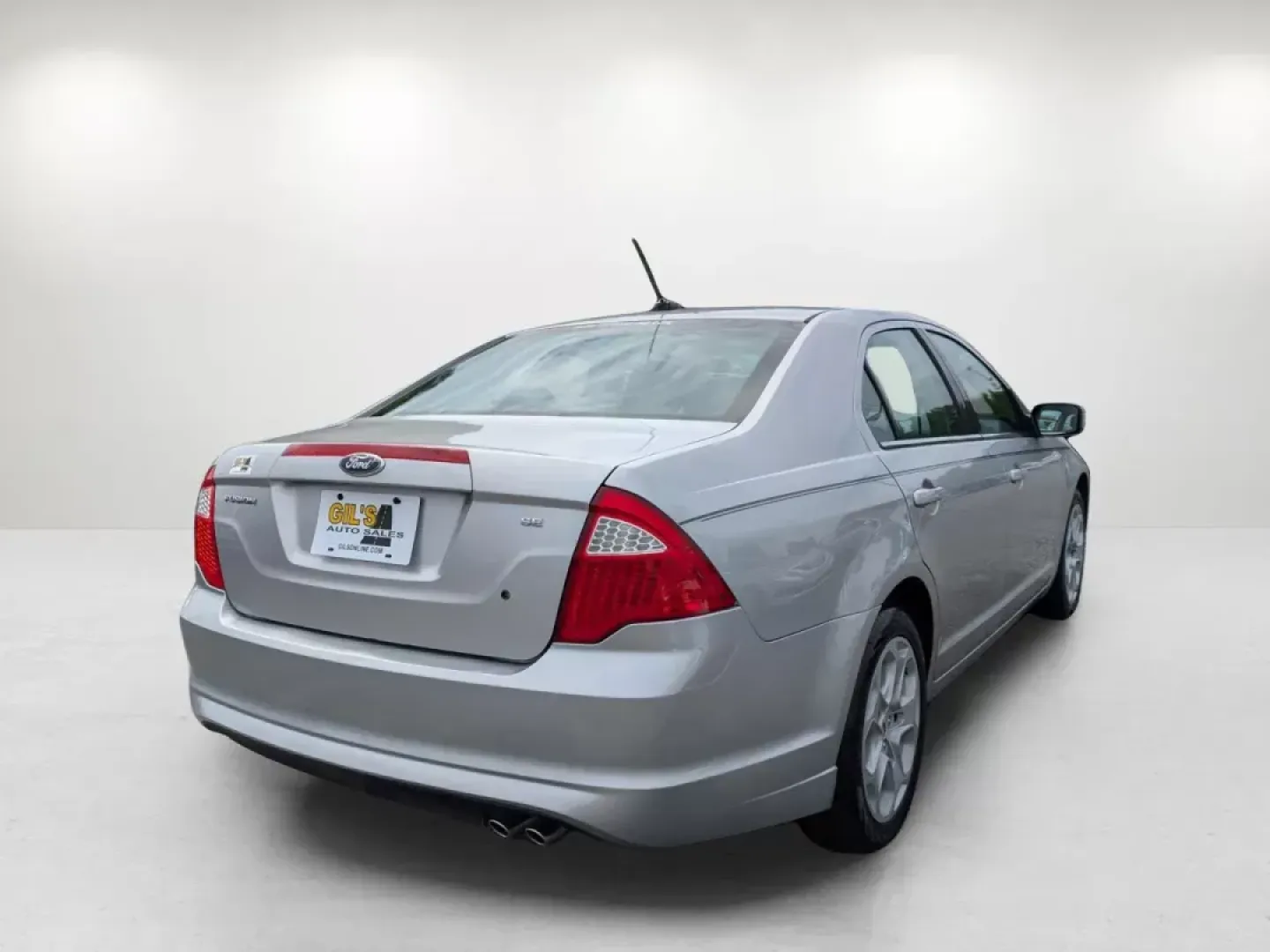 2010 Ford Fusion SE (3FAHP0HA6AR) with an Gas I4 2.5L/152 engine, located at 1430 Gateway Drive, Opelika, AL, 36801, (334) 239-0944, 32.637871, -85.409790 - **Discover Your Next Adventure with the 2010 Ford Fusion SE at Gils Auto - Opelika!**<br /> <br /> Are you searching for a sleek sedan that perfectly balances style, comfort, and performance for your daily drives around Opelika, AL? Look no further! The 2010 Ford Fusion SE is the ideal car for those - Photo#4