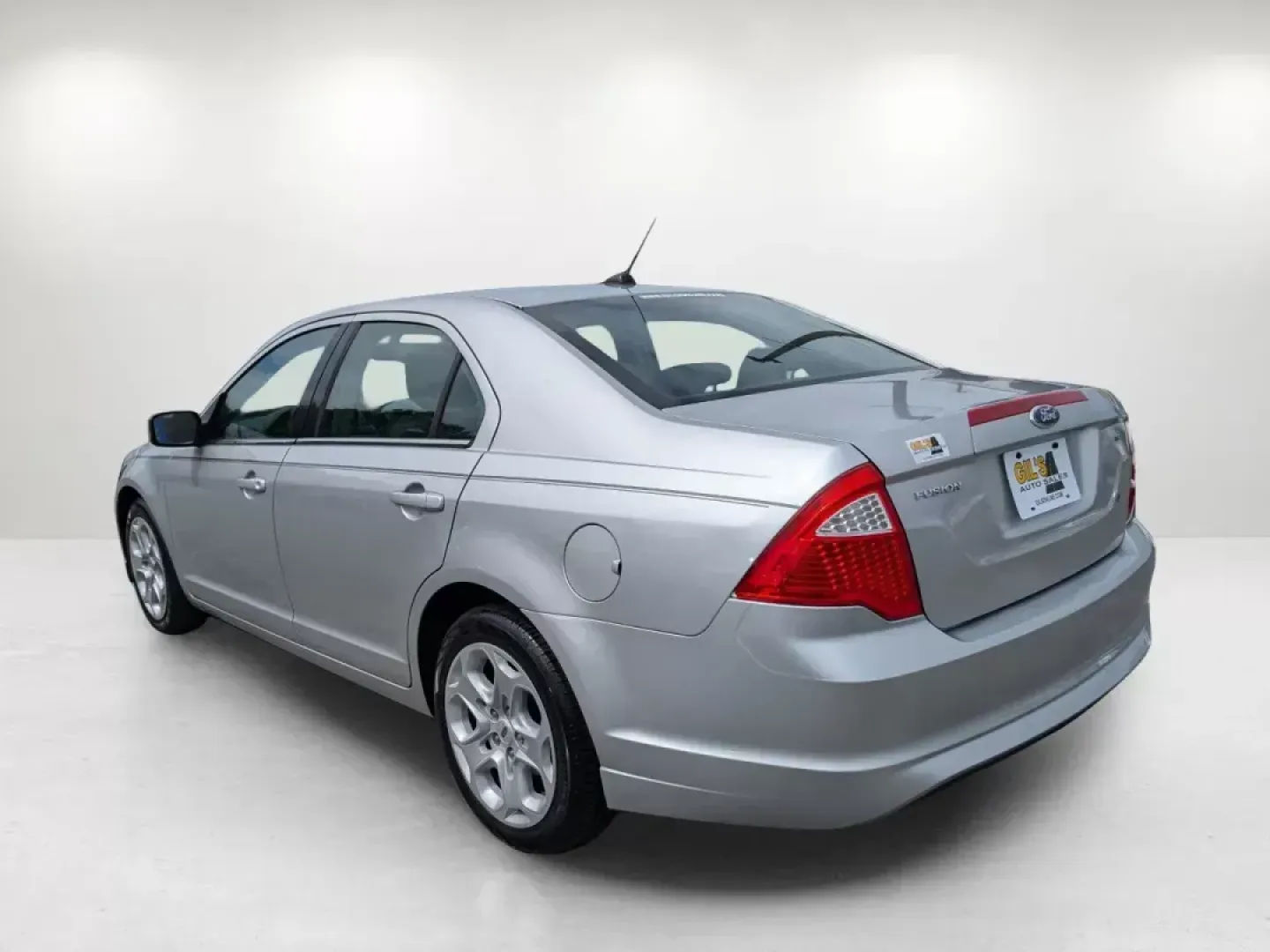 2010 Ford Fusion SE (3FAHP0HA6AR) with an Gas I4 2.5L/152 engine, located at 1430 Gateway Drive, Opelika, AL, 36801, (334) 239-0944, 32.637871, -85.409790 - **Discover Your Next Adventure with the 2010 Ford Fusion SE at Gils Auto - Opelika!**<br /> <br /> Are you searching for a sleek sedan that perfectly balances style, comfort, and performance for your daily drives around Opelika, AL? Look no further! The 2010 Ford Fusion SE is the ideal car for those - Photo#6