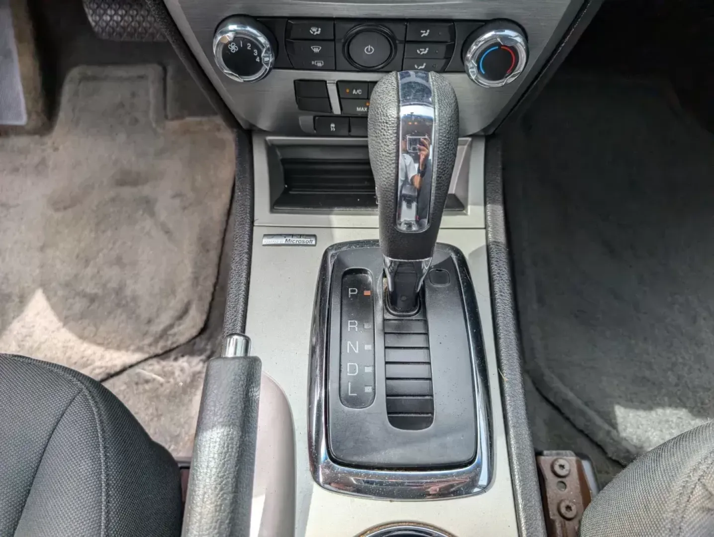 2010 Ford Fusion SE (3FAHP0HA6AR) with an Gas I4 2.5L/152 engine, located at 1430 Gateway Drive, Opelika, AL, 36801, (334) 239-0944, 32.637871, -85.409790 - **Discover Your Next Adventure with the 2010 Ford Fusion SE at Gils Auto - Opelika!**<br /> <br /> Are you searching for a sleek sedan that perfectly balances style, comfort, and performance for your daily drives around Opelika, AL? Look no further! The 2010 Ford Fusion SE is the ideal car for those - Photo#12