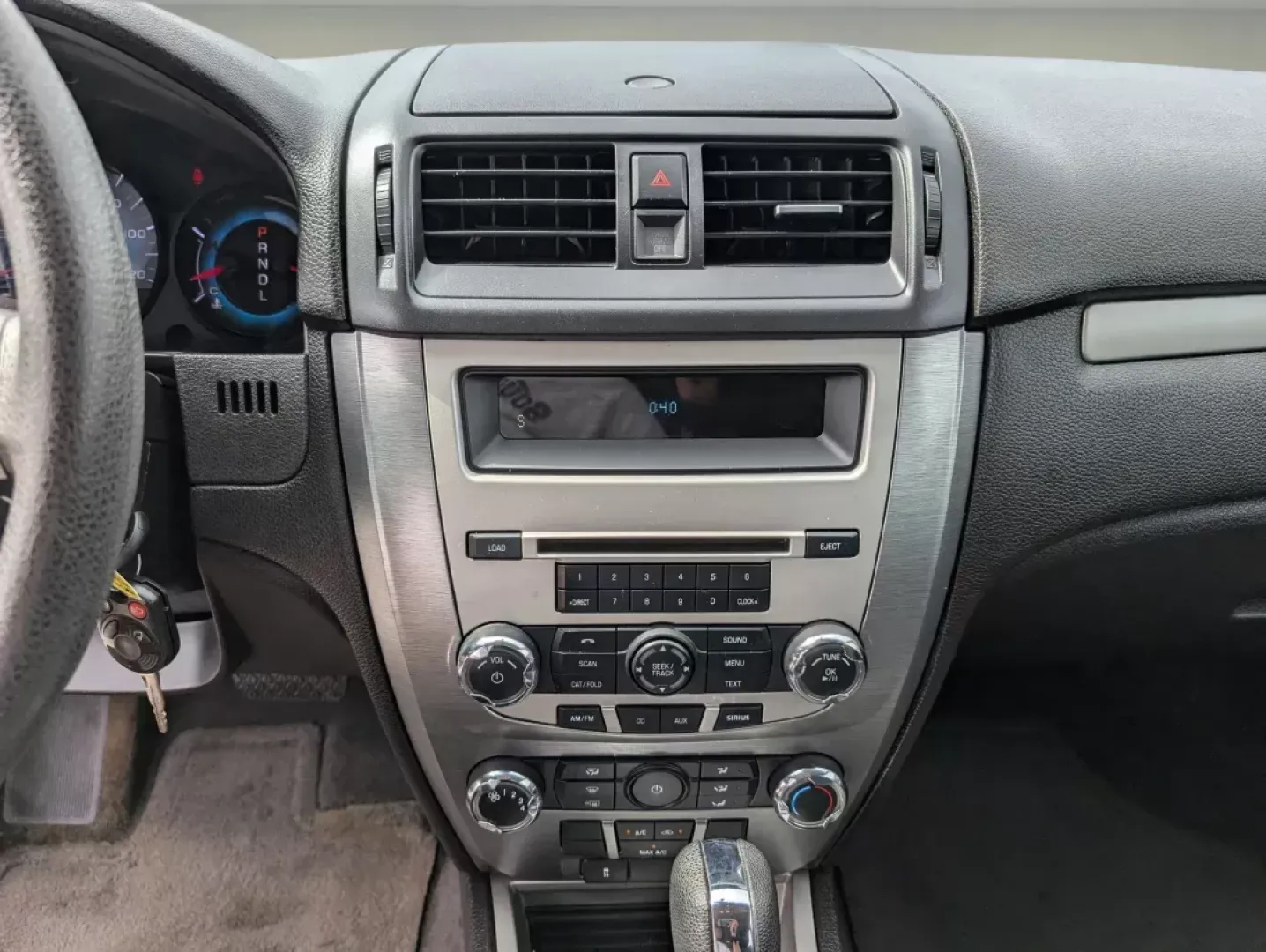2010 Ford Fusion SE (3FAHP0HA6AR) with an Gas I4 2.5L/152 engine, located at 1430 Gateway Drive, Opelika, AL, 36801, (334) 239-0944, 32.637871, -85.409790 - **Discover Your Next Adventure with the 2010 Ford Fusion SE at Gils Auto - Opelika!**<br /> <br /> Are you searching for a sleek sedan that perfectly balances style, comfort, and performance for your daily drives around Opelika, AL? Look no further! The 2010 Ford Fusion SE is the ideal car for those - Photo#13