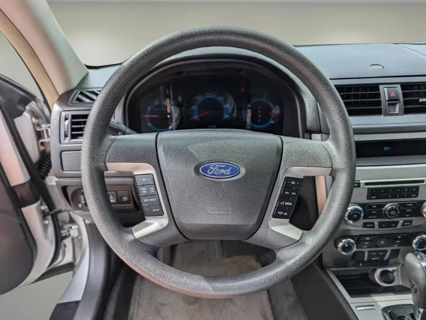 2010 Ford Fusion SE (3FAHP0HA6AR) with an Gas I4 2.5L/152 engine, located at 1430 Gateway Drive, Opelika, AL, 36801, (334) 239-0944, 32.637871, -85.409790 - **Discover Your Next Adventure with the 2010 Ford Fusion SE at Gils Auto - Opelika!**<br /> <br /> Are you searching for a sleek sedan that perfectly balances style, comfort, and performance for your daily drives around Opelika, AL? Look no further! The 2010 Ford Fusion SE is the ideal car for those - Photo#14