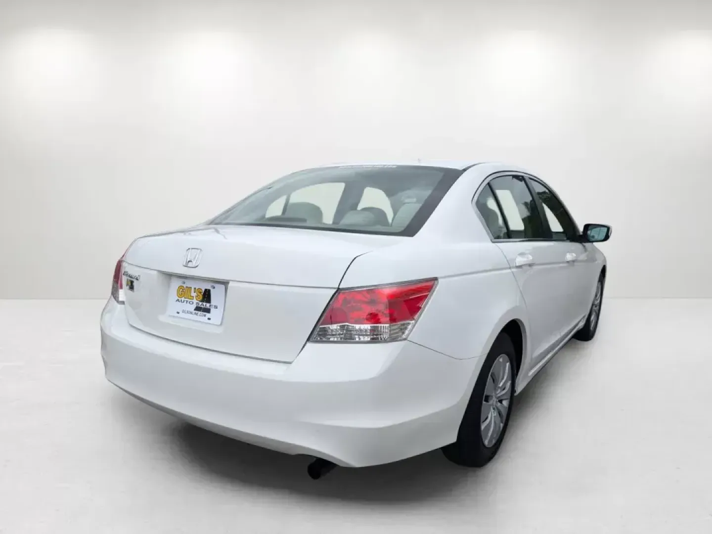 2010 Honda Accord Sdn LX (1HGCP2F34AA) with an Gas I4 2.4L/144 engine, 5-Speed Automatic transmission, located at 7000 Northlake Connector, Columbus, GA, 31904, (706) 987-8085, 32.524975, -84.978134 - 2010 Honda Accord Sdn LX - Photo#4