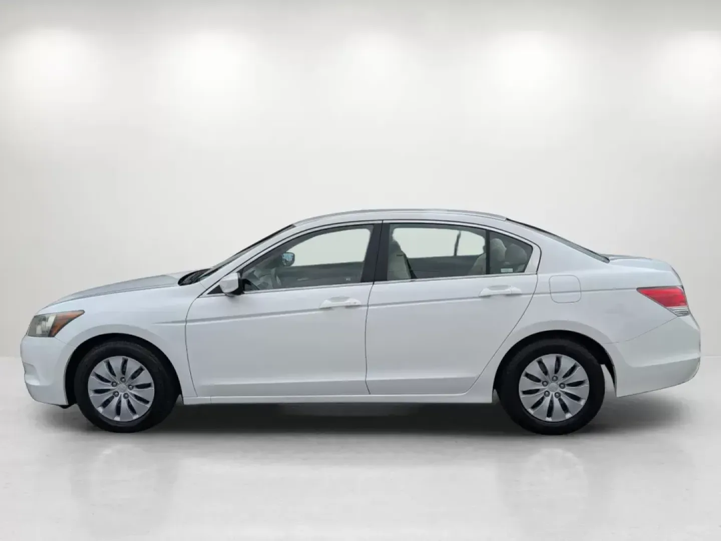 2010 Honda Accord Sdn LX (1HGCP2F34AA) with an Gas I4 2.4L/144 engine, 5-Speed Automatic transmission, located at 7000 Northlake Connector, Columbus, GA, 31904, (706) 987-8085, 32.524975, -84.978134 - 2010 Honda Accord Sdn LX - Photo#7