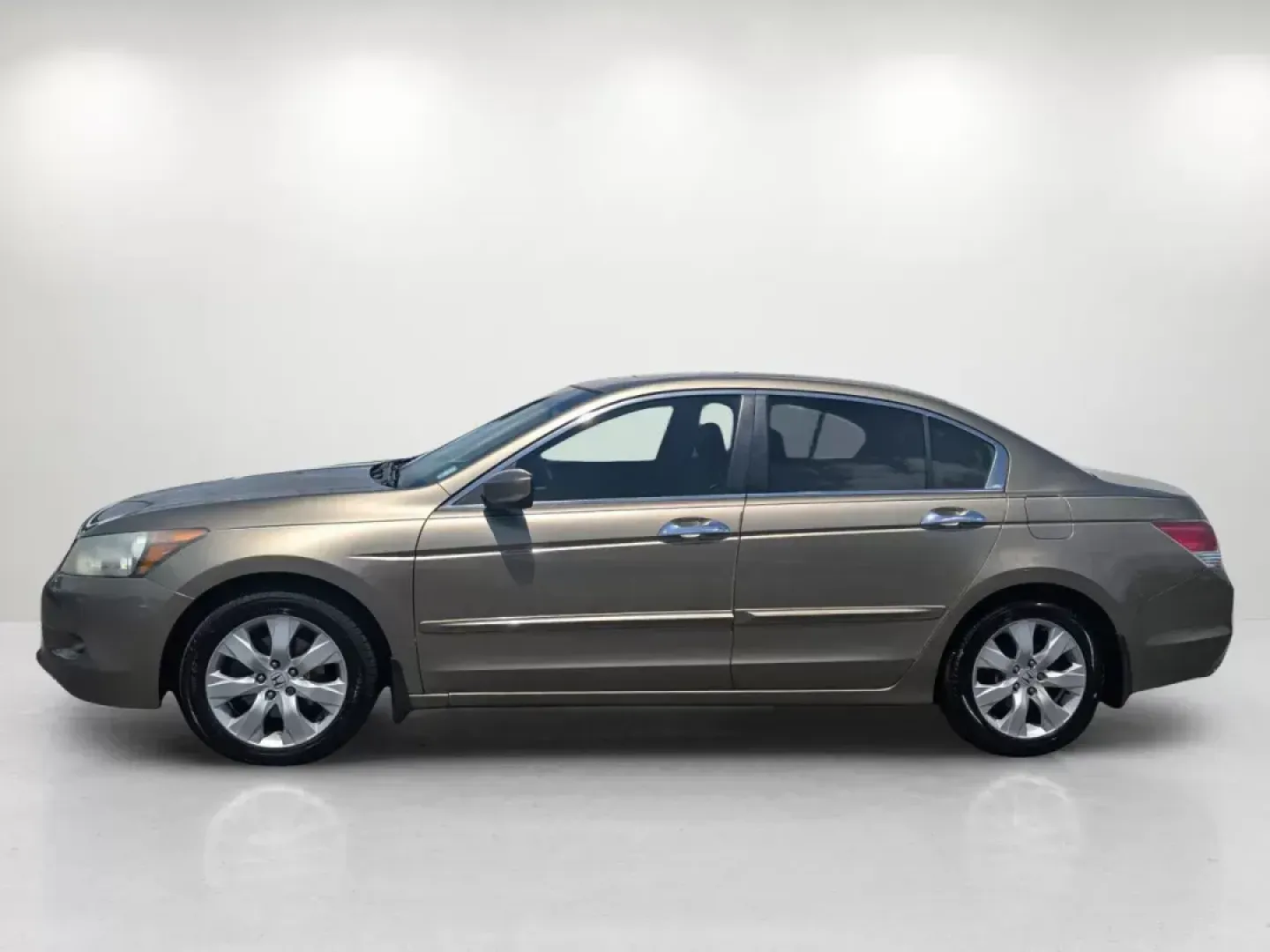 2010 Honda Accord Sdn EX-L (1HGCP3F84AA) with an Other engine, located at 5115 14th Ave., Columbus, GA, 31904, (706) 323-0345, 32.511494, -84.971046 - Experience the ultimate blend of comfort, reliability, and style with our stunning 2010 Honda Accord EX-L, now available at Gils Auto in Columbus, GA. This sedan is perfect for professionals commuting to work, families seeking a reliable vehicle, and anyone who appreciates a smooth drive without bre - Photo#7