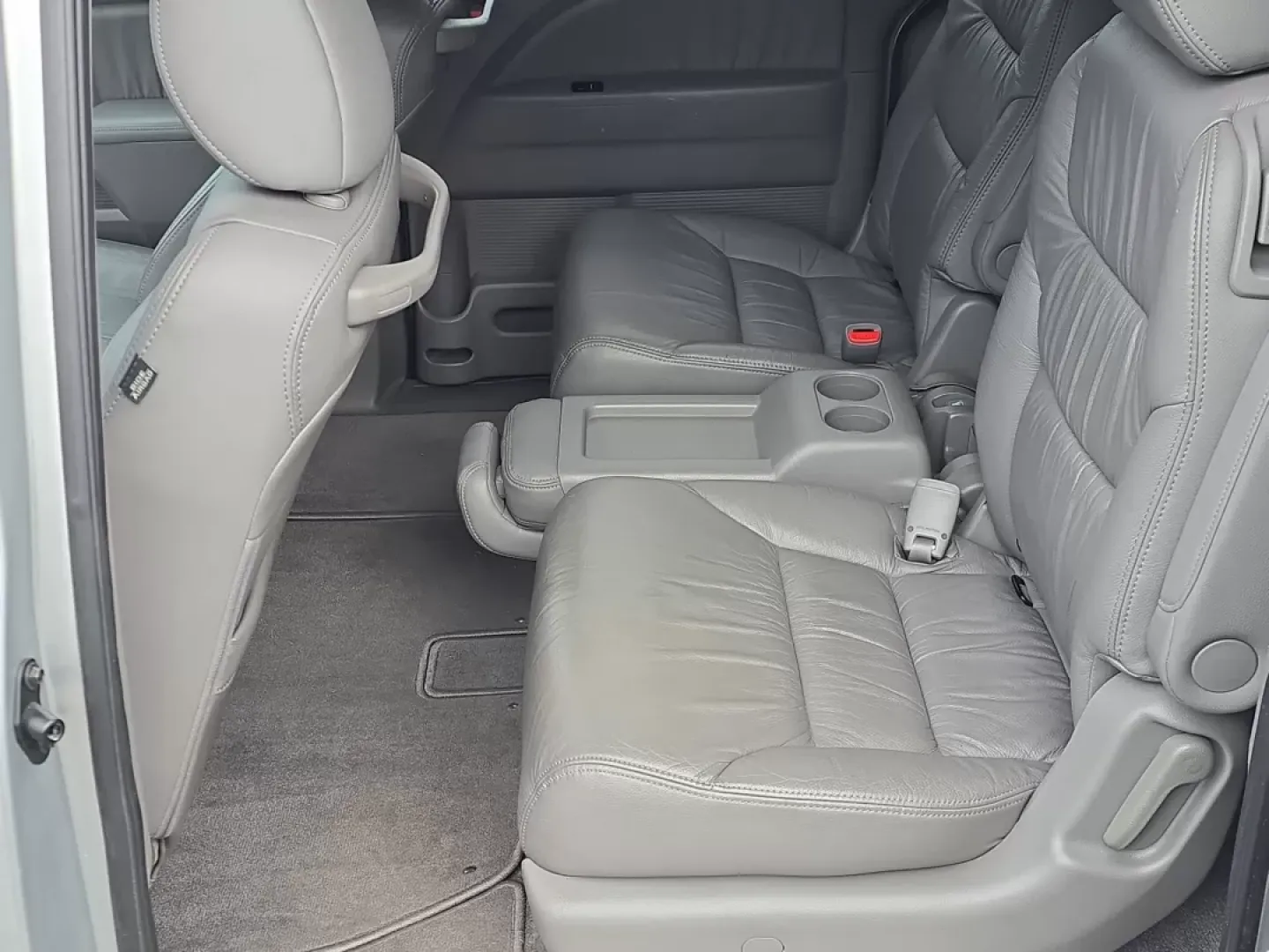 2010 Honda Odyssey EX-L (5FNRL3H70AB) with an Other engine, located at 1430 Gateway Drive, Opelika, AL, 36801, (334) 239-0944, 32.637871, -85.409790 - **Experience the Joy of Family Adventures with This 2010 Honda Odyssey EX-L!**<br /> <br /> Are you looking for the perfect vehicle to elevate your family outings and weekend getaways? Look no further! At Gils Auto in Phenix City, AL, we understand that life is about creating unforgettable memories, - Photo#13