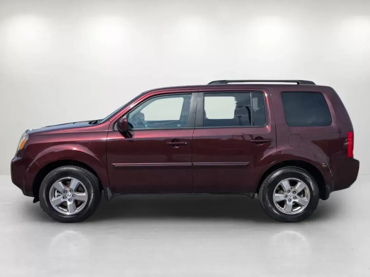 2010 Honda Pilot EX-L (5FNYF3H53AB) with an Gas V6 3.5L/212 engine, 5-Speed Automatic w/OD transmission, located at 7000 Northlake Connector, Columbus, GA, 31904, (706) 987-8085, 32.524975, -84.978134 - 2010 Honda Pilot EX-L - Photo#1