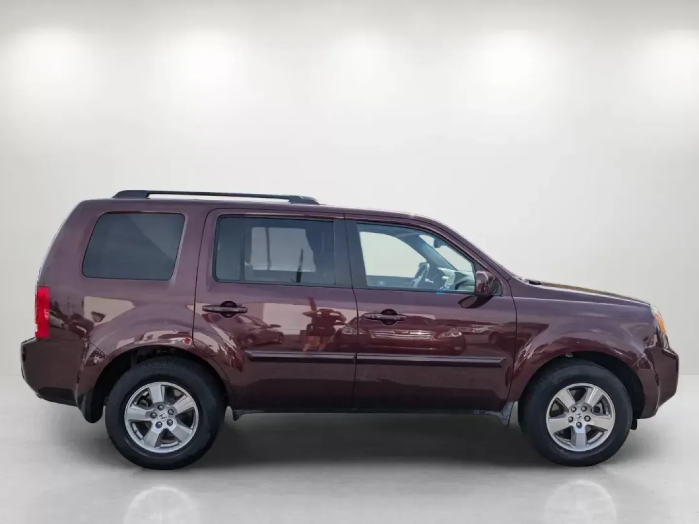 2010 Honda Pilot EX-L (5FNYF3H53AB) with an Gas V6 3.5L/212 engine, 5-Speed Automatic w/OD transmission, located at 7000 Northlake Connector, Columbus, GA, 31904, (706) 987-8085, 32.524975, -84.978134 - 2010 Honda Pilot EX-L - Photo#5