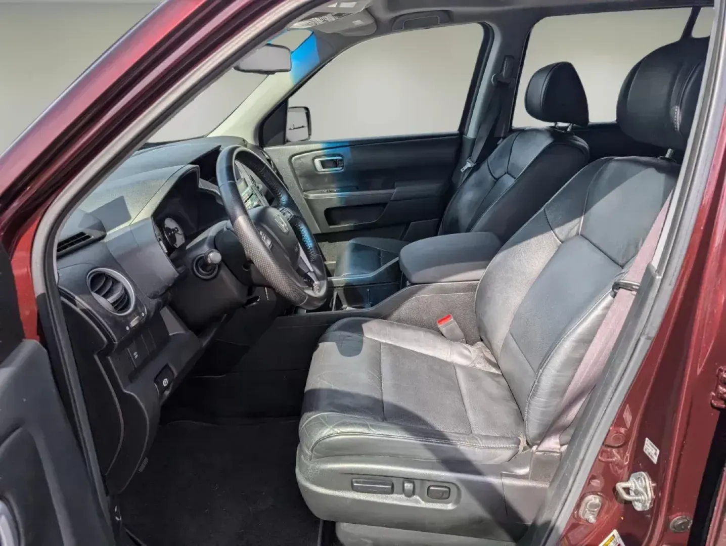 2010 Honda Pilot EX-L (5FNYF3H53AB) with an Gas V6 3.5L/212 engine, 5-Speed Automatic w/OD transmission, located at 7000 Northlake Connector, Columbus, GA, 31904, (706) 987-8085, 32.524975, -84.978134 - 2010 Honda Pilot EX-L - Photo#9