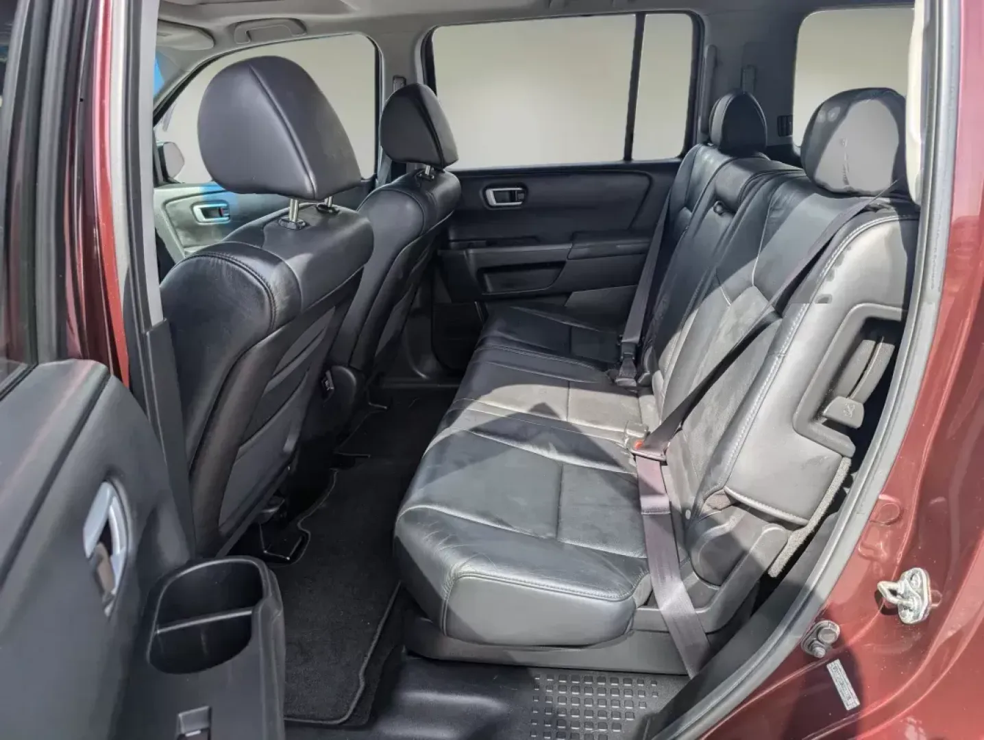 2010 Honda Pilot EX-L (5FNYF3H53AB) with an Gas V6 3.5L/212 engine, 5-Speed Automatic w/OD transmission, located at 7000 Northlake Connector, Columbus, GA, 31904, (706) 987-8085, 32.524975, -84.978134 - 2010 Honda Pilot EX-L - Photo#10
