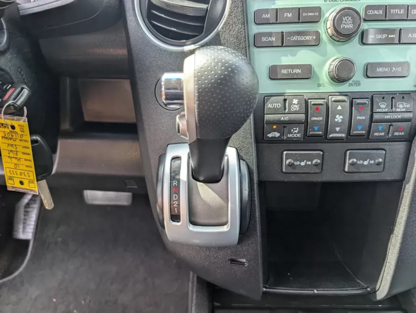 2010 Honda Pilot EX-L (5FNYF3H53AB) with an Gas V6 3.5L/212 engine, 5-Speed Automatic w/OD transmission, located at 7000 Northlake Connector, Columbus, GA, 31904, (706) 987-8085, 32.524975, -84.978134 - 2010 Honda Pilot EX-L - Photo#14